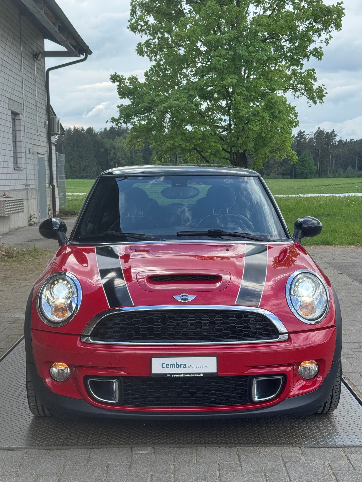 MINI Cooper S-showroom-element-1