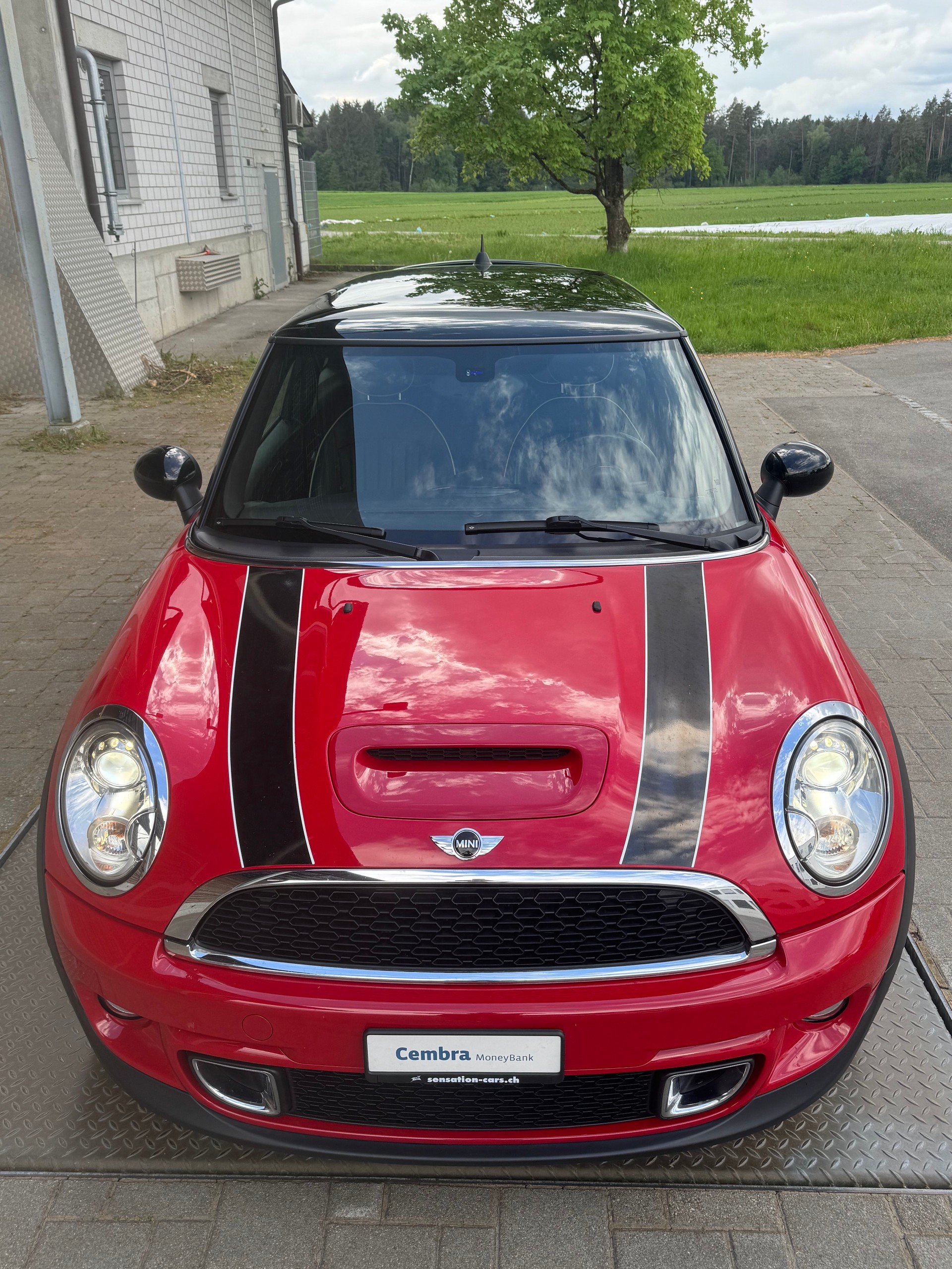 MINI Cooper S-showroom-element-2