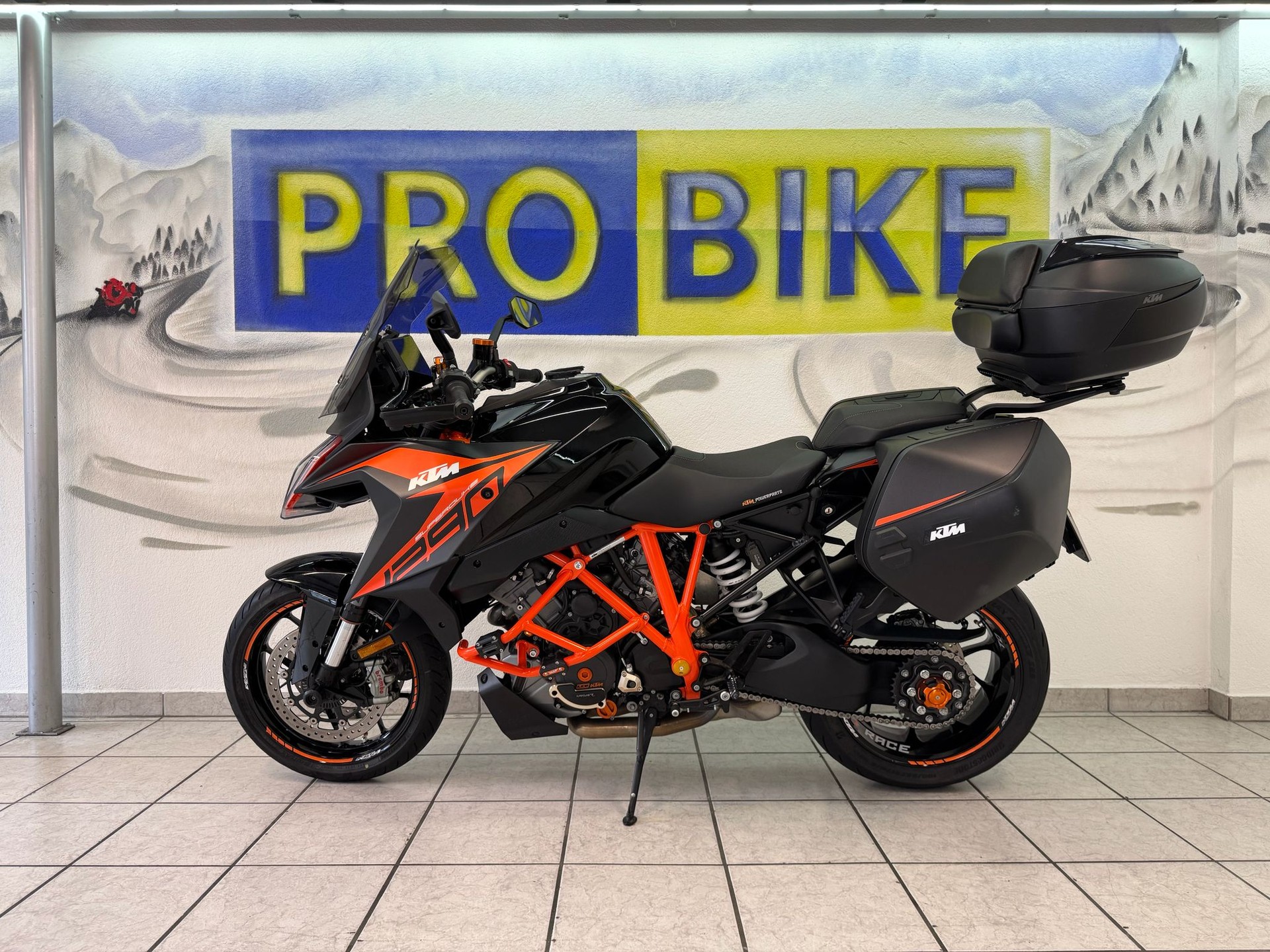 KTM 1290 Super Duke GT-image-4