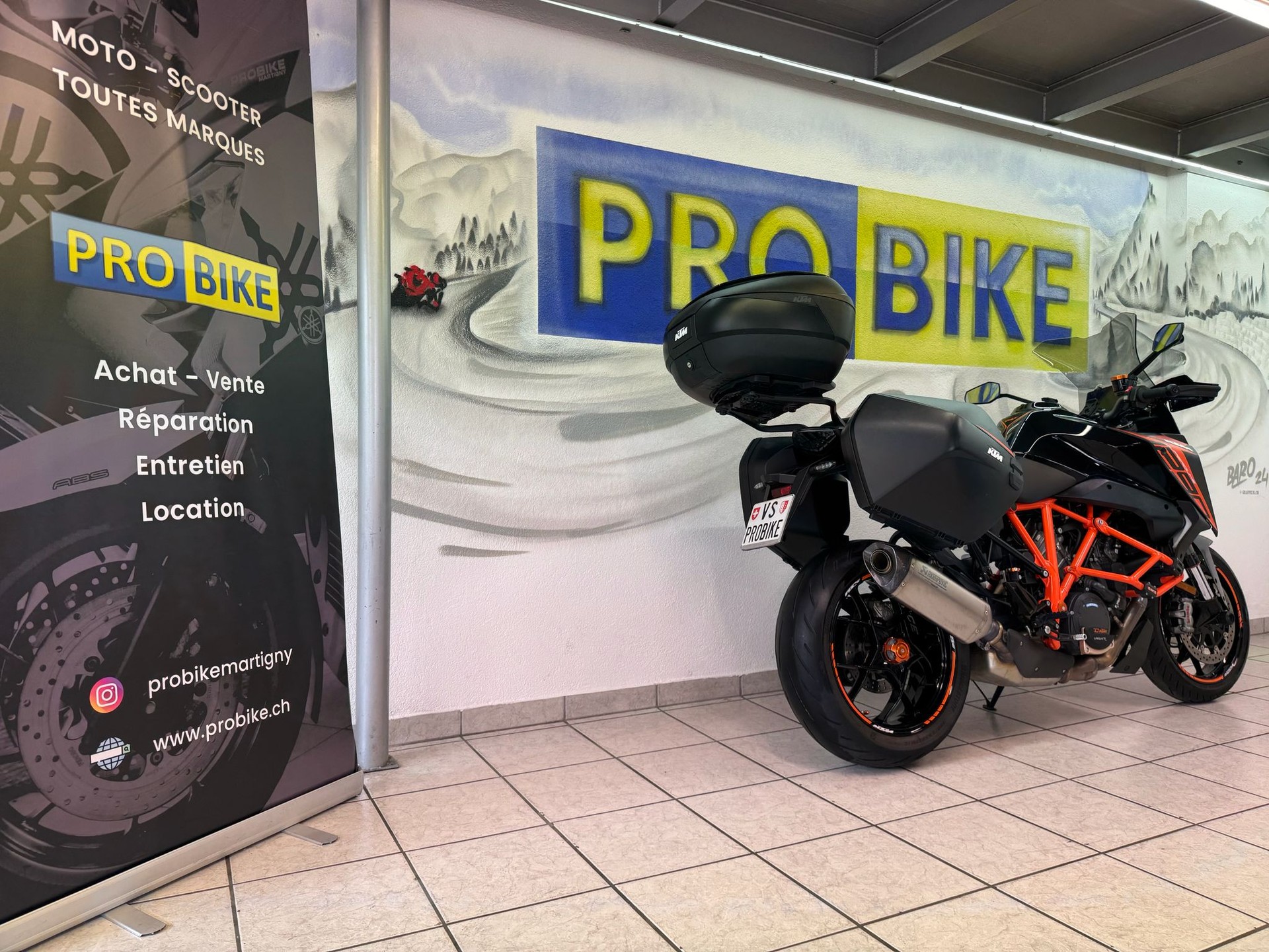 KTM 1290 Super Duke GT-image-2