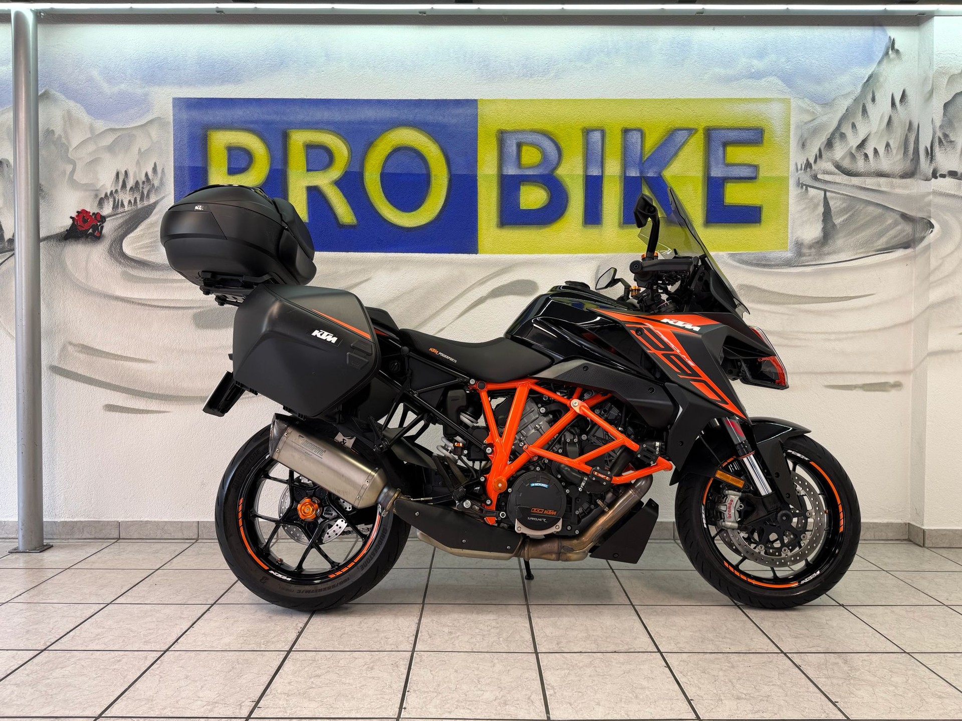 KTM 1290 Super Duke GT-image-1