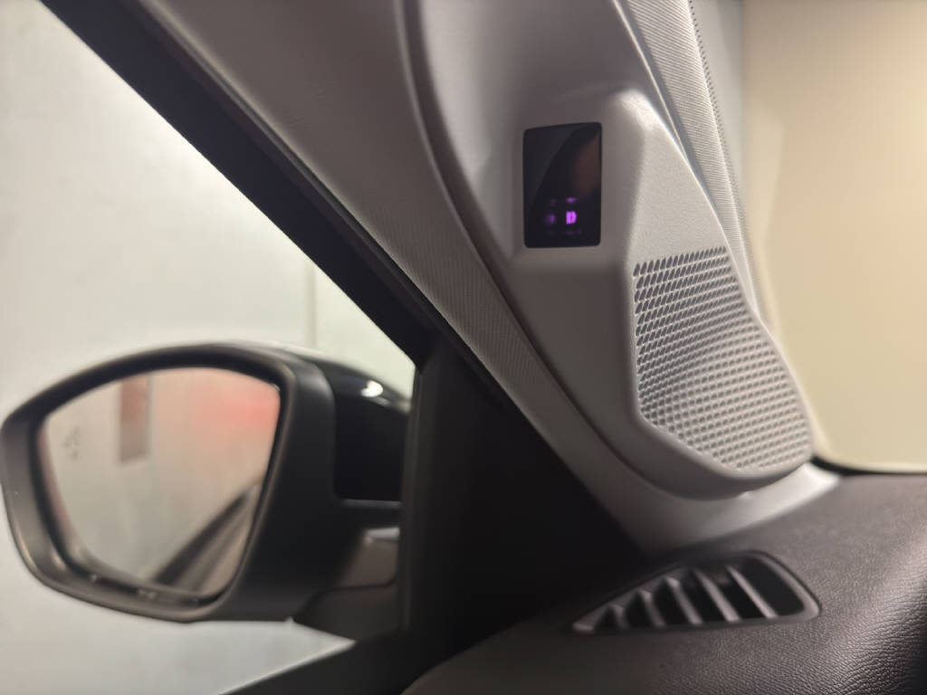 PEUGEOT 208 1.2 Hybrid Allure-image-10