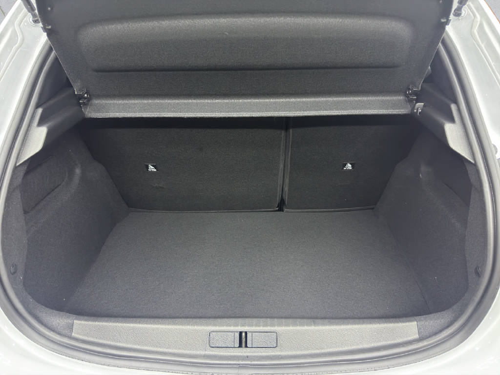 PEUGEOT 208 1.2 Hybrid Allure-image-7