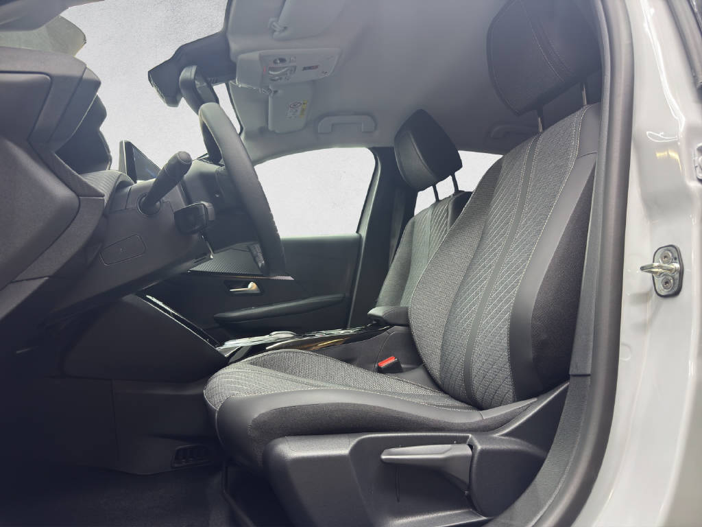 PEUGEOT 208 1.2 Hybrid Allure-image-9