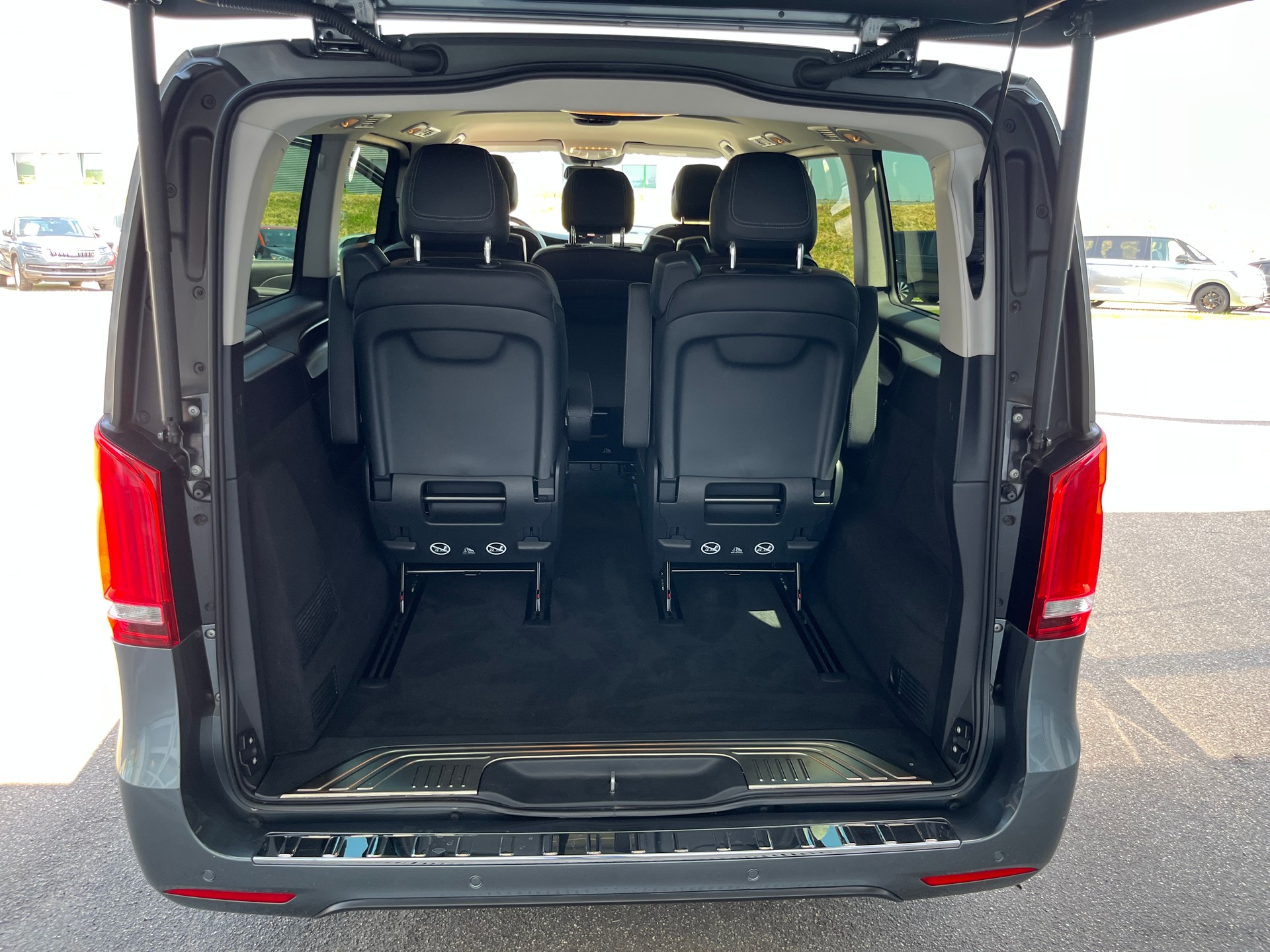 MERCEDES-BENZ V 250 d lang Avantgarde 9G-Tronic+++7-PLÄTZER+++GEPFLEGT+++-image-17