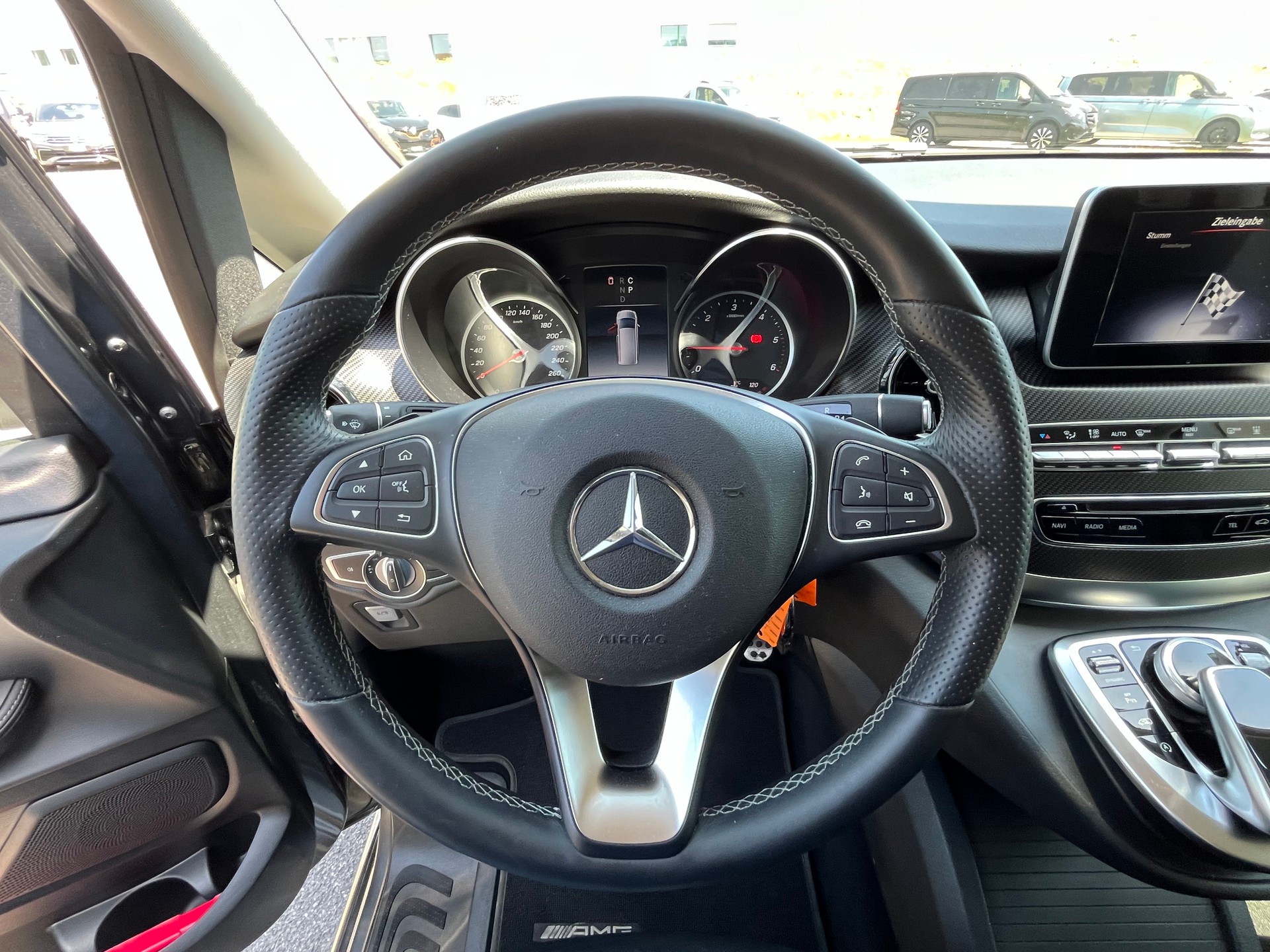 MERCEDES-BENZ V 250 d lang Avantgarde 9G-Tronic+++7-PLÄTZER+++GEPFLEGT+++-image-7