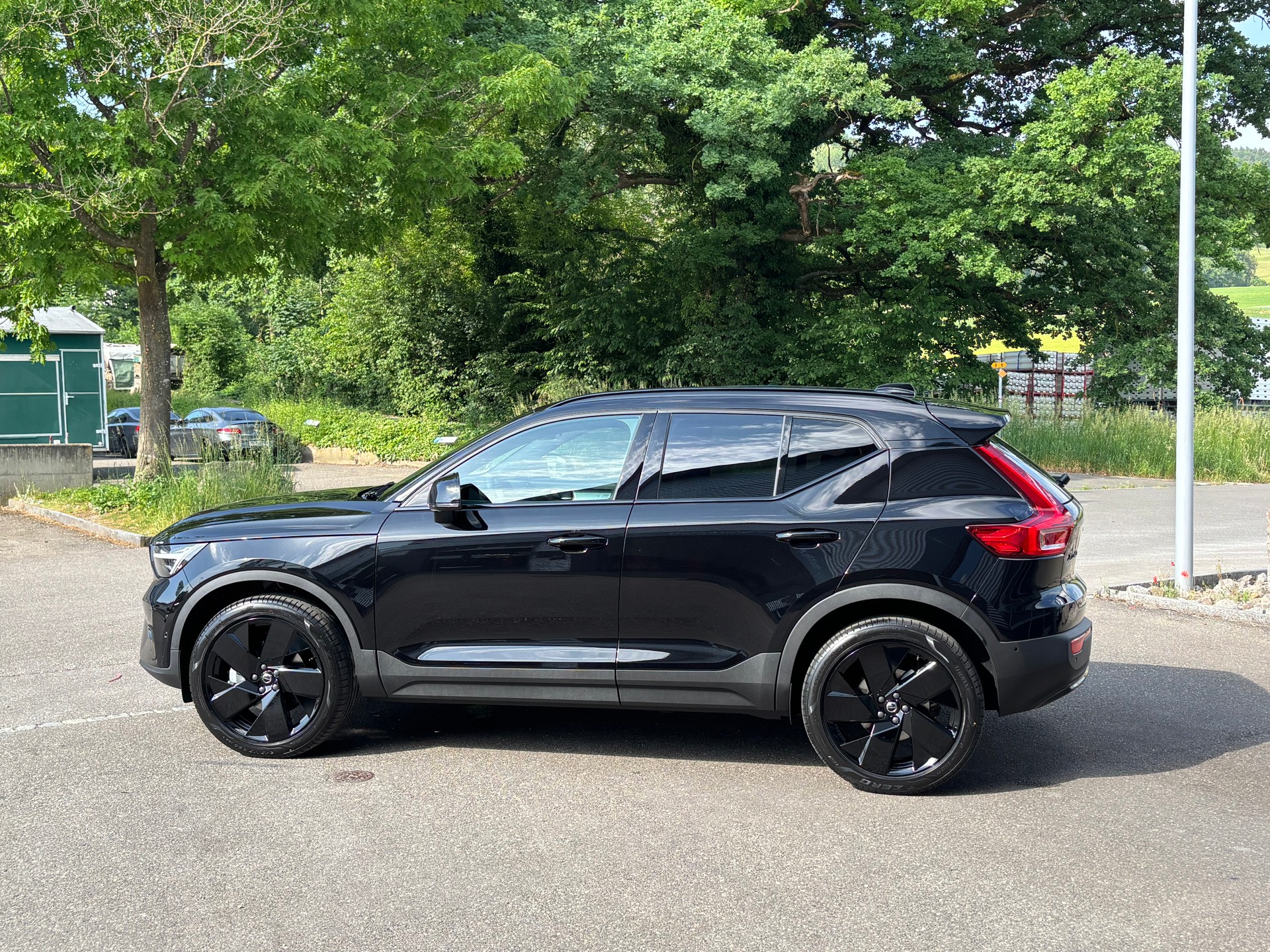 VOLVO XC40 2.0 B4 MH Black Edition-image-4