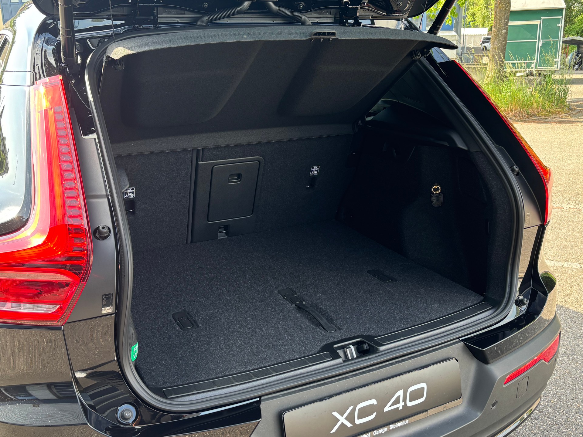 VOLVO XC40 2.0 B4 MH Black Edition-image-9