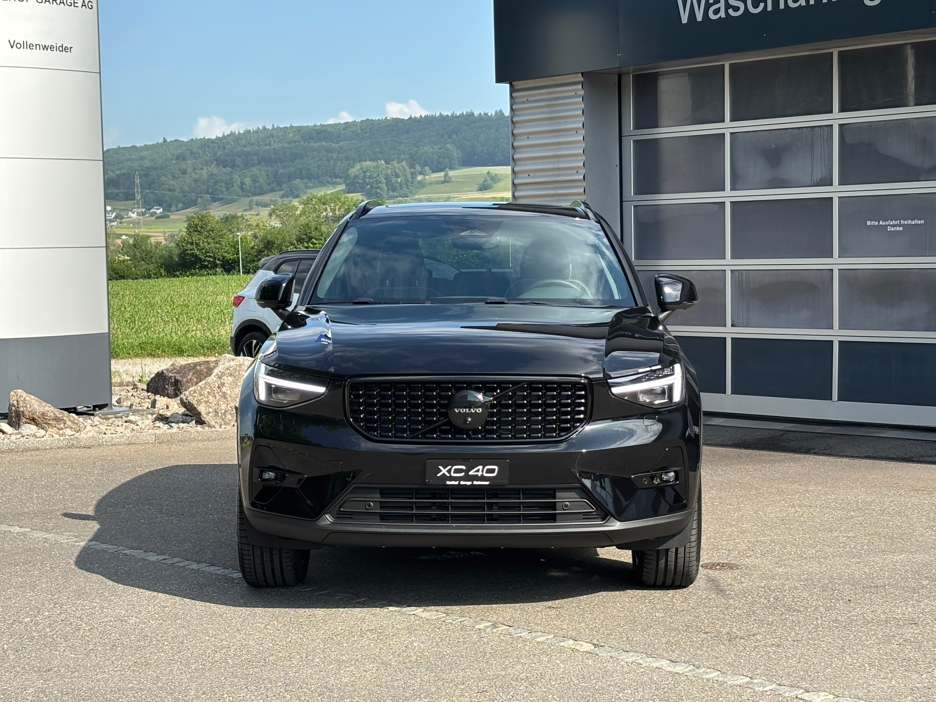 VOLVO XC40 2.0 B4 MH Black Edition-image-7