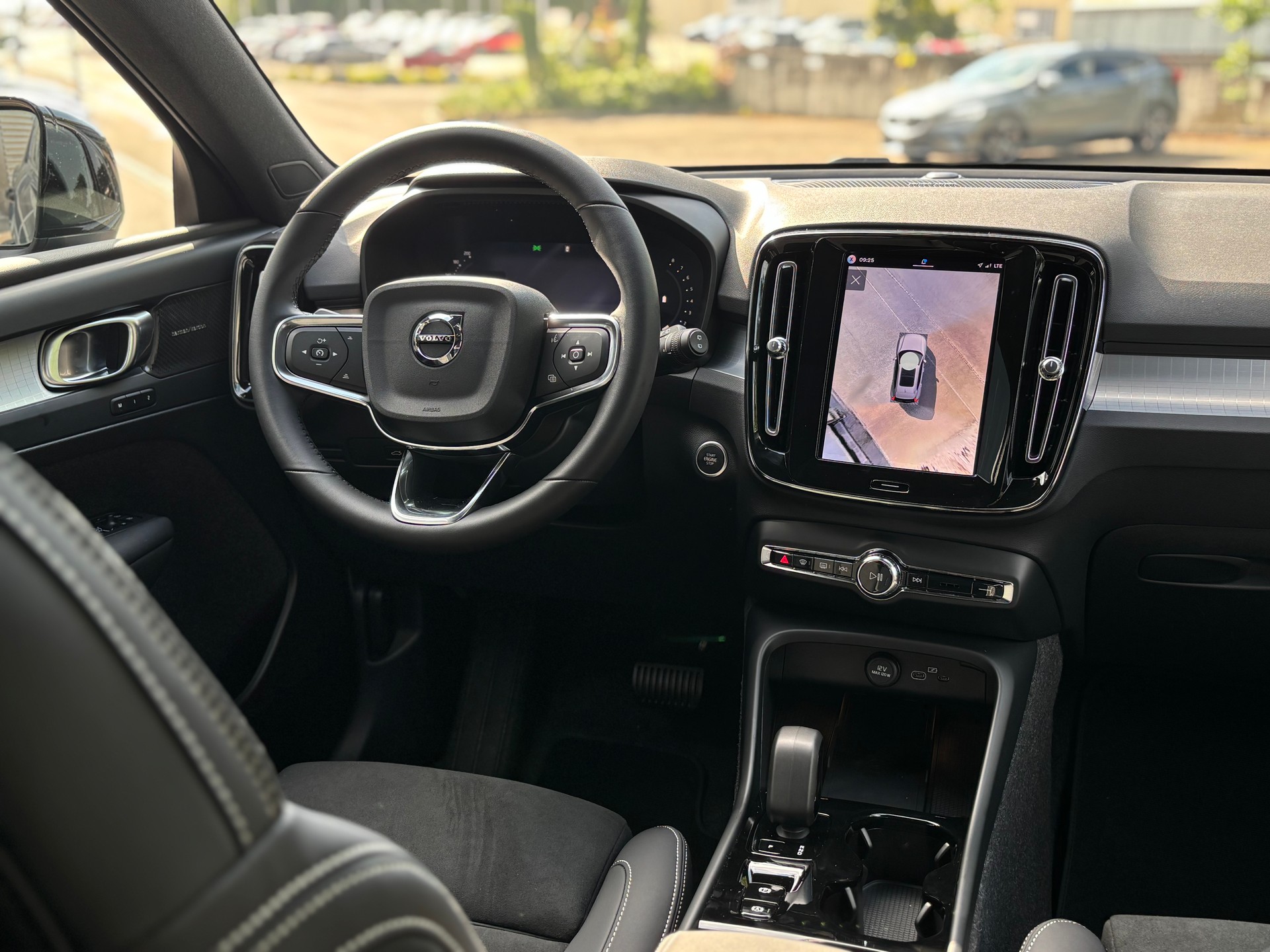 VOLVO XC40 2.0 B4 MH Black Edition-image-13