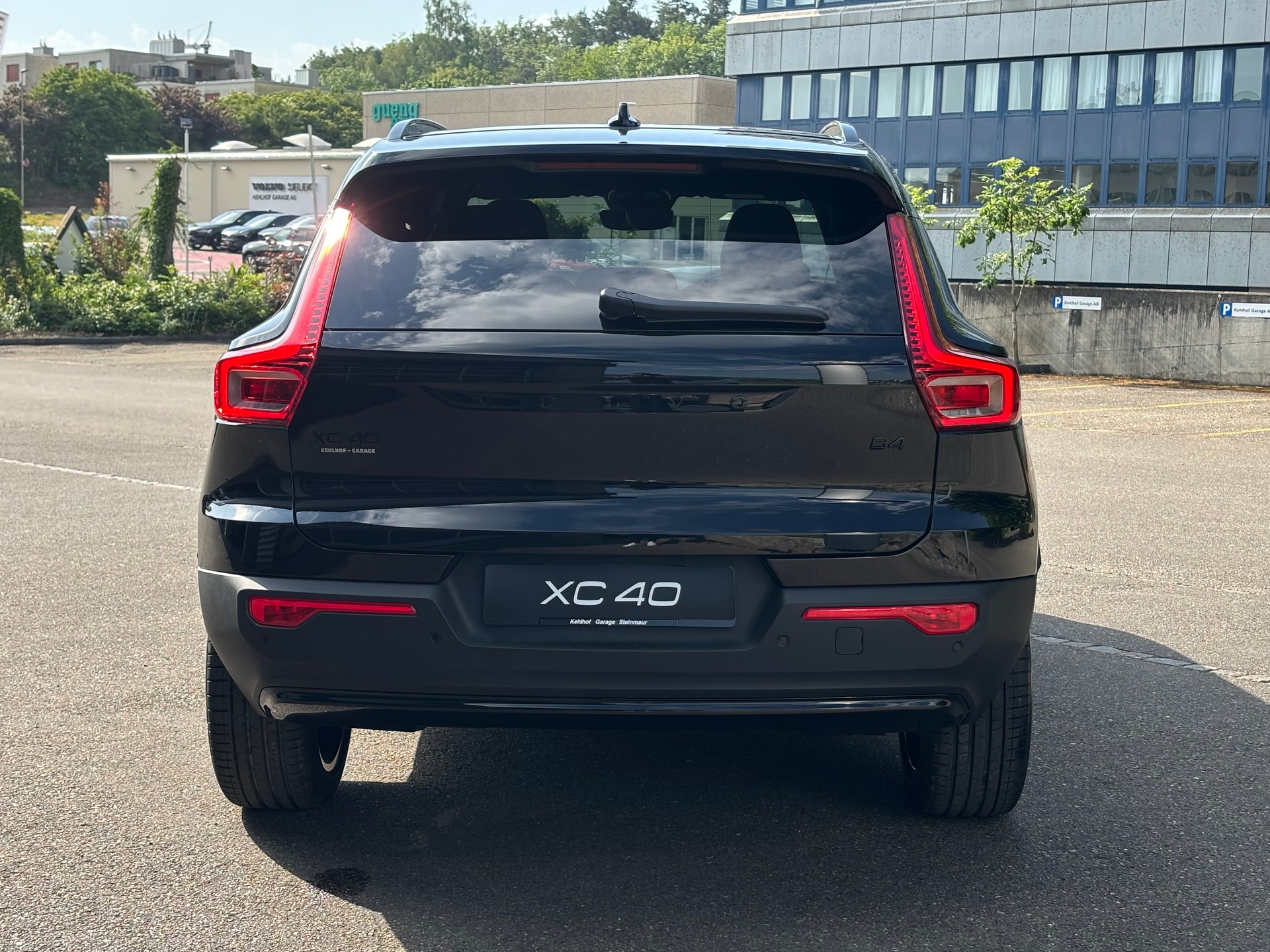 VOLVO XC40 2.0 B4 MH Black Edition-image-8