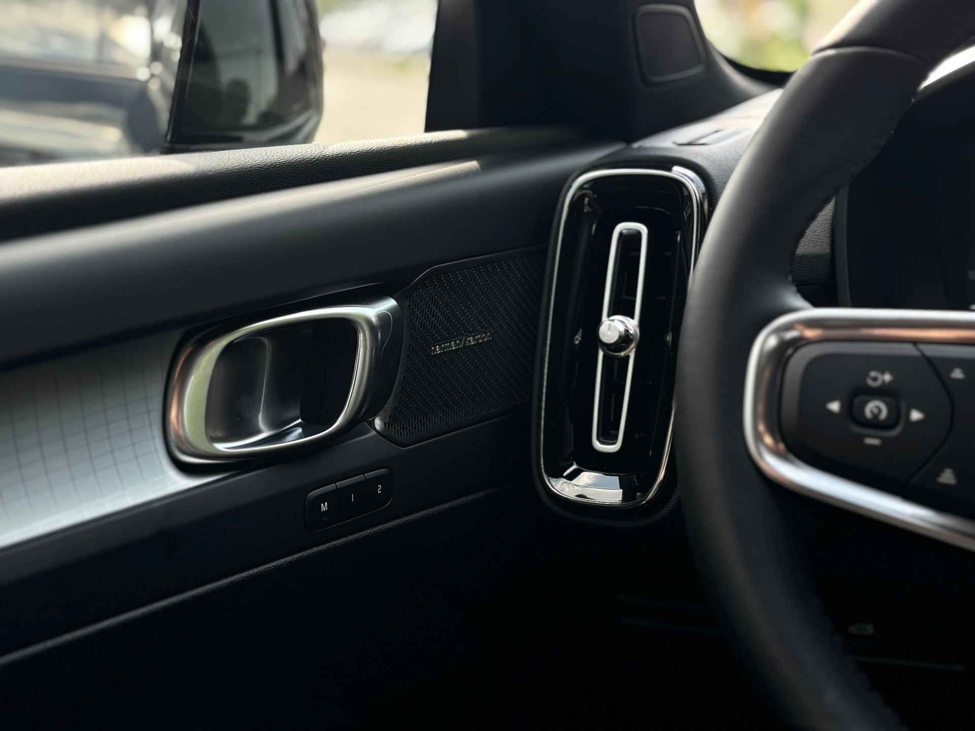 VOLVO XC40 2.0 B4 MH Black Edition-image-15