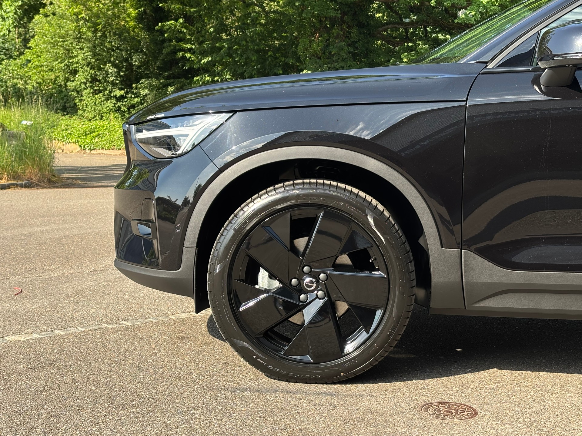 VOLVO XC40 2.0 B4 MH Black Edition-showroom-element-1