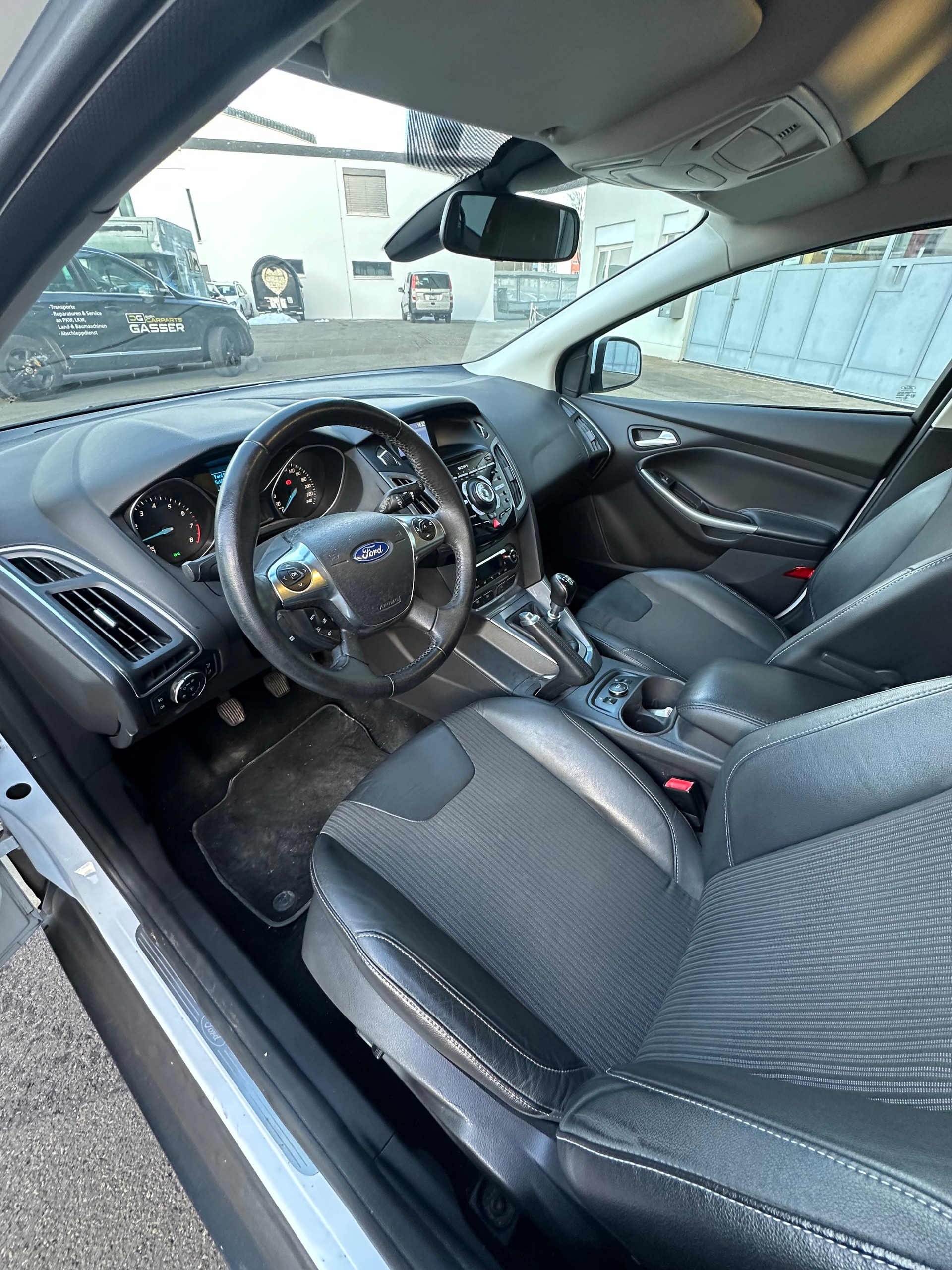 FORD Focus 1.6 SCTi Trend-image-4