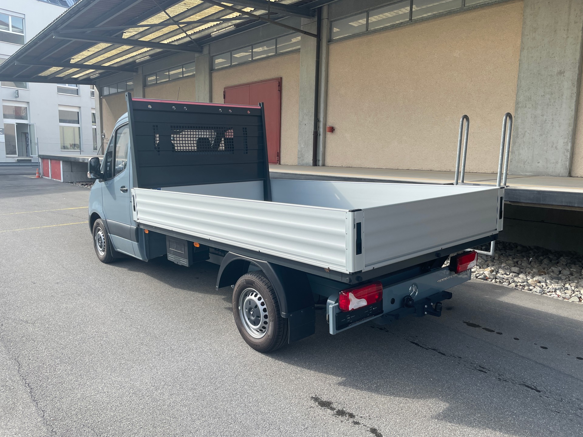 MERCEDES-BENZ Sprinter 315 CDI L2 FWD mit Pritsche und AHK-showroom-element-3