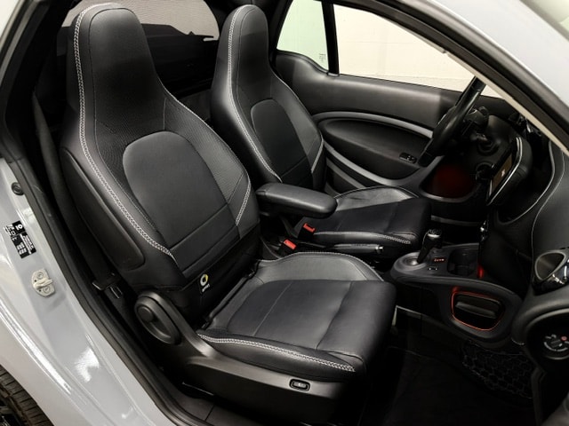 SMART fortwo Cabrio Brabus 130 Xclusive twinmatic-image-22