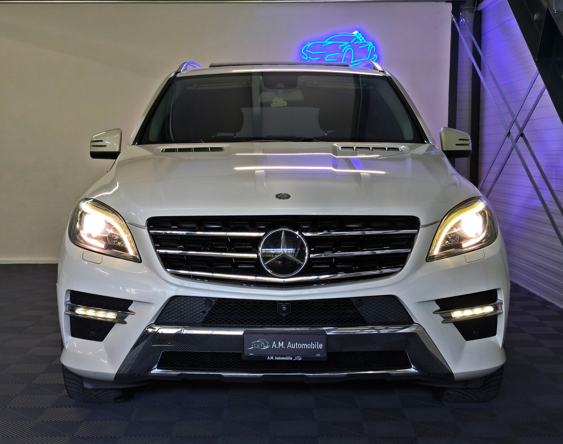 MERCEDES-BENZ ML 350 BlueTEC Executive 4Matic 7G-Tronic-showroom-element-1