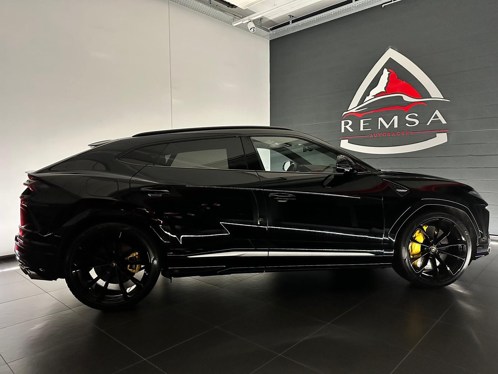 LAMBORGHINI Urus E-Gear-image-4