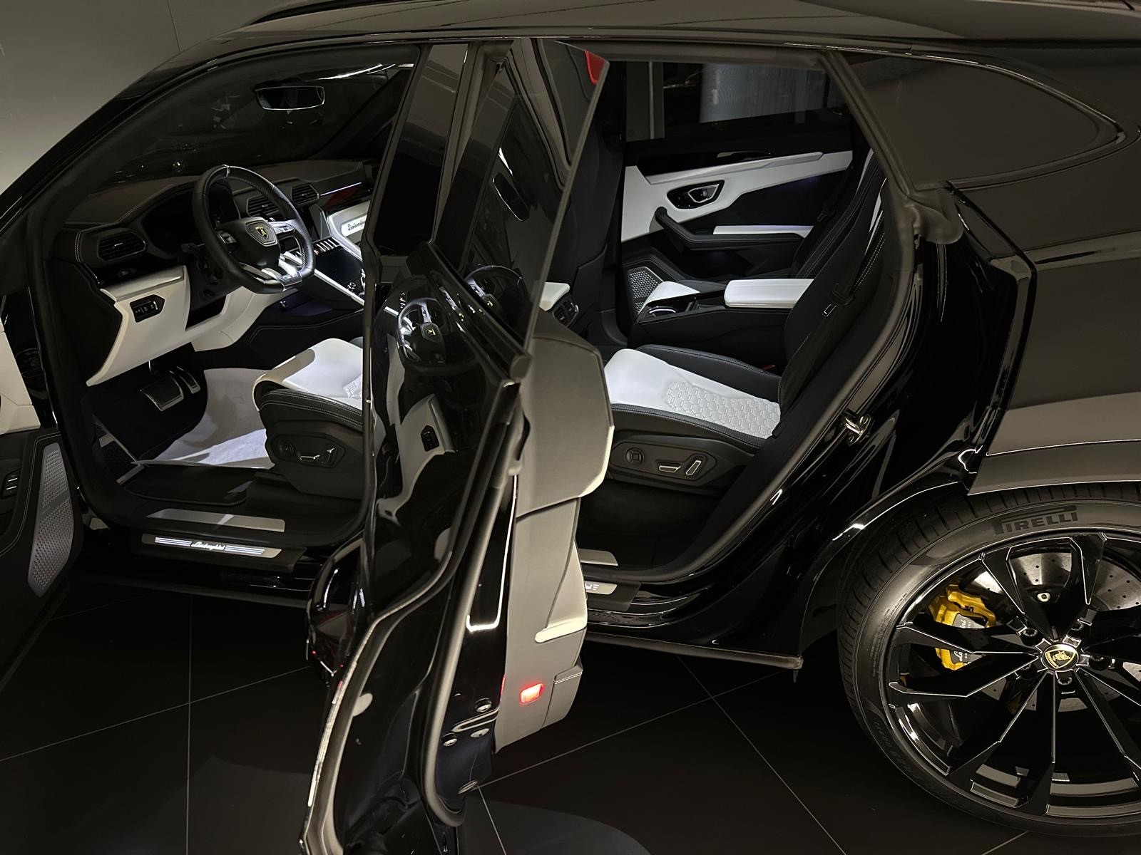 LAMBORGHINI Urus E-Gear-image-12