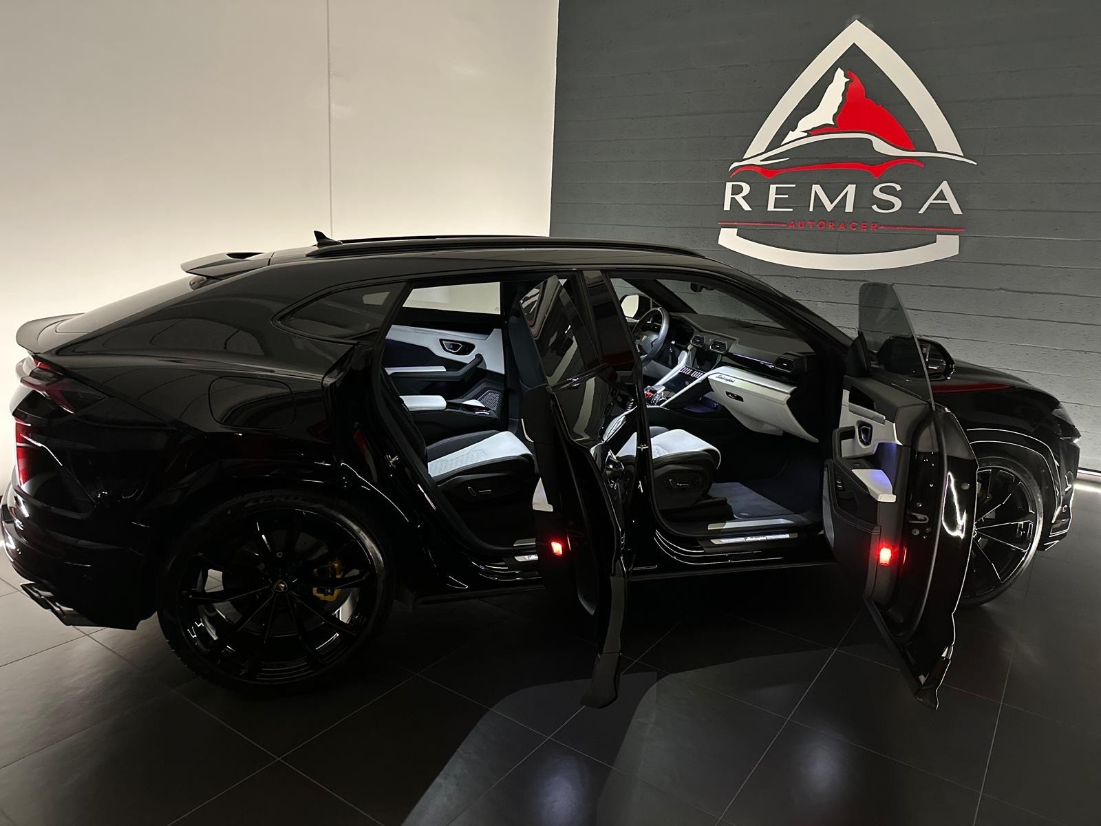 LAMBORGHINI Urus E-Gear-image-5