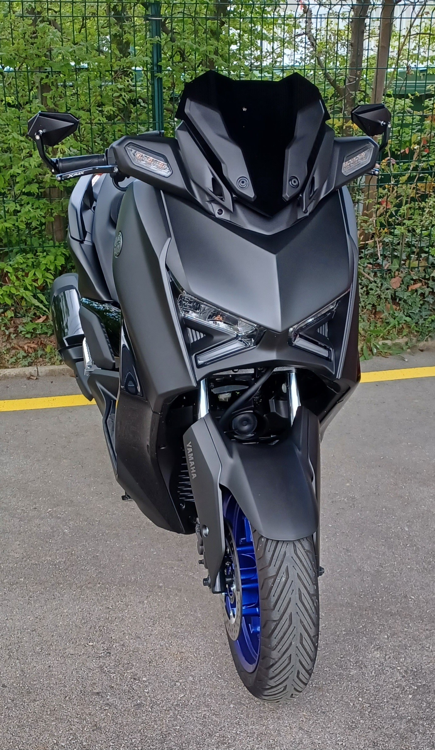 YAMAHA X-MAX 300 V3-image-1