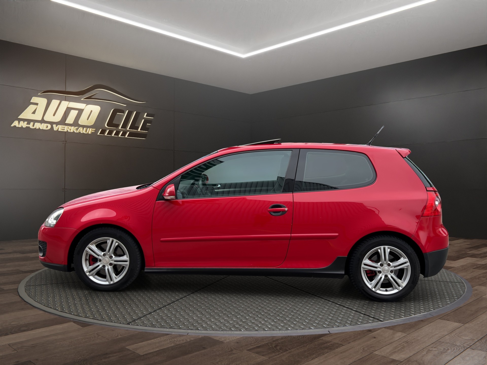 VW Golf 2.0 TFSI GTI-image-3