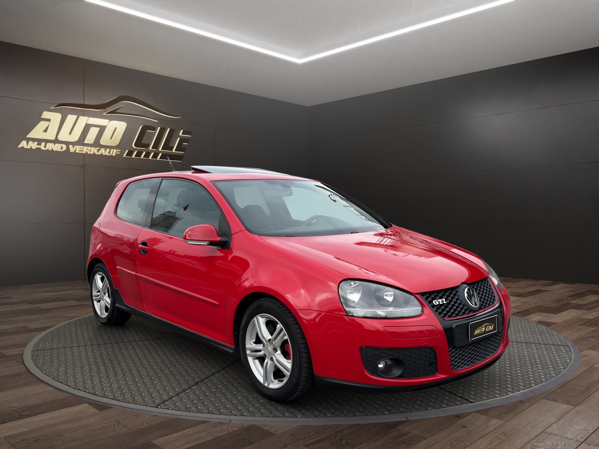 VW Golf 2.0 TFSI GTI-image-2
