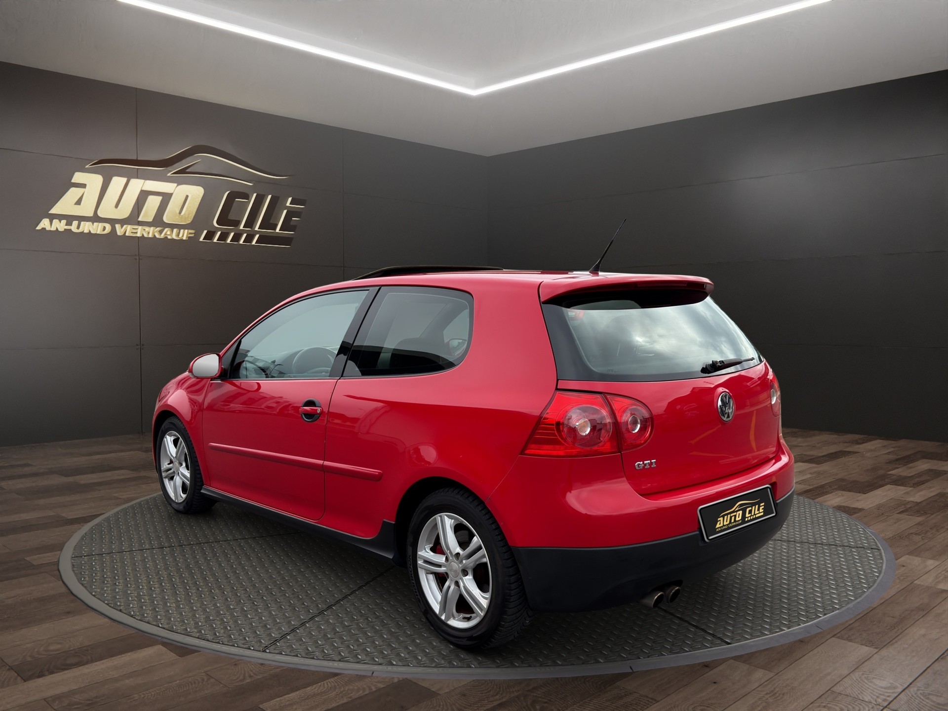 VW Golf 2.0 TFSI GTI-image-4