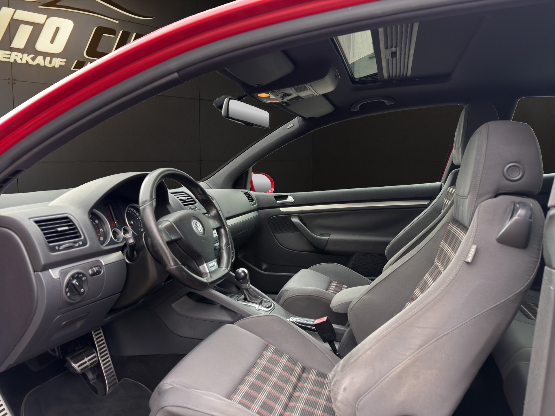 VW Golf 2.0 TFSI GTI-image-8