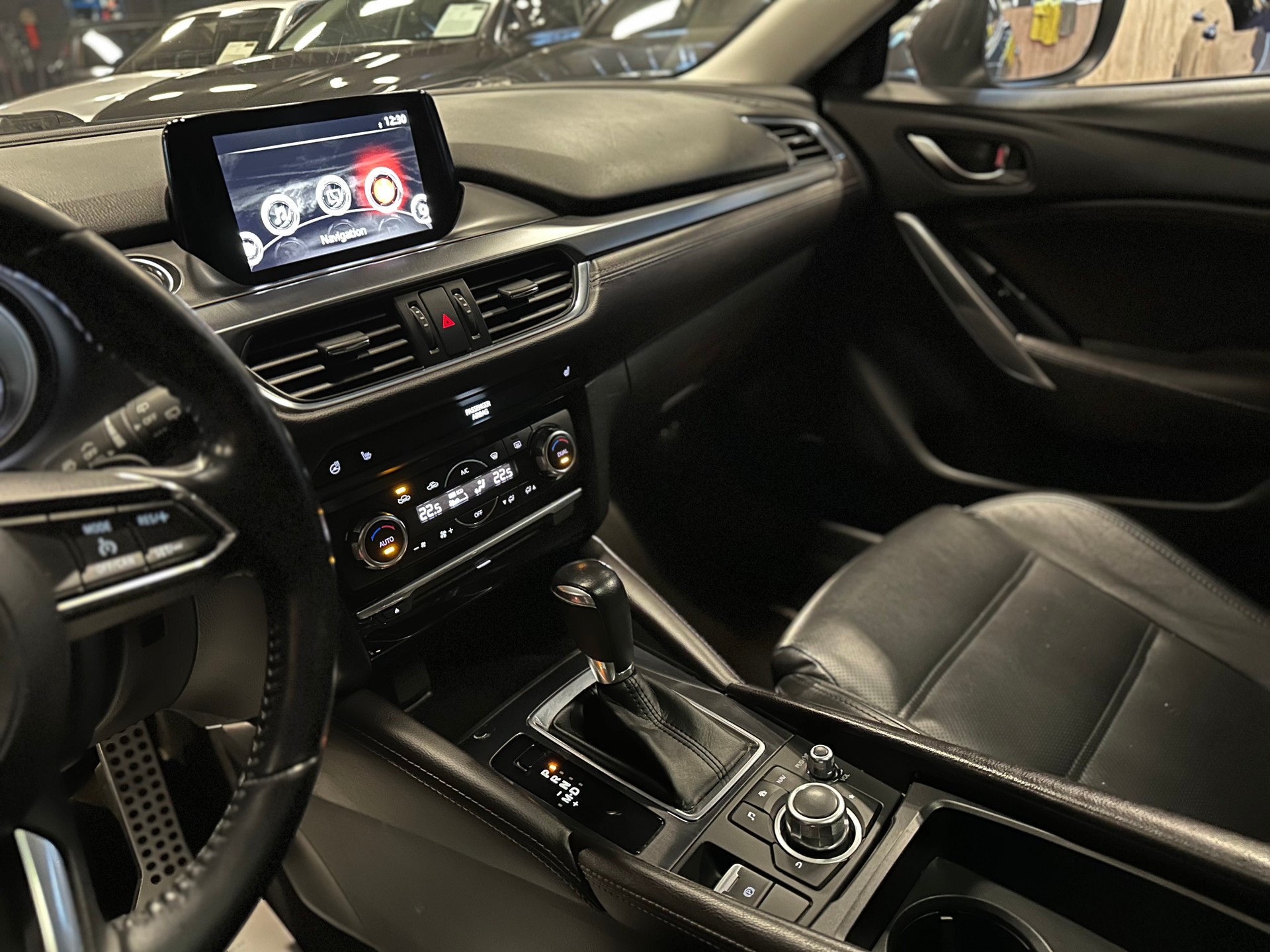 MAZDA 6 Sportwagon SKYACTIV-D 175 Revolution Automat AWD / * Frisch ab MFK + Service *-image-13