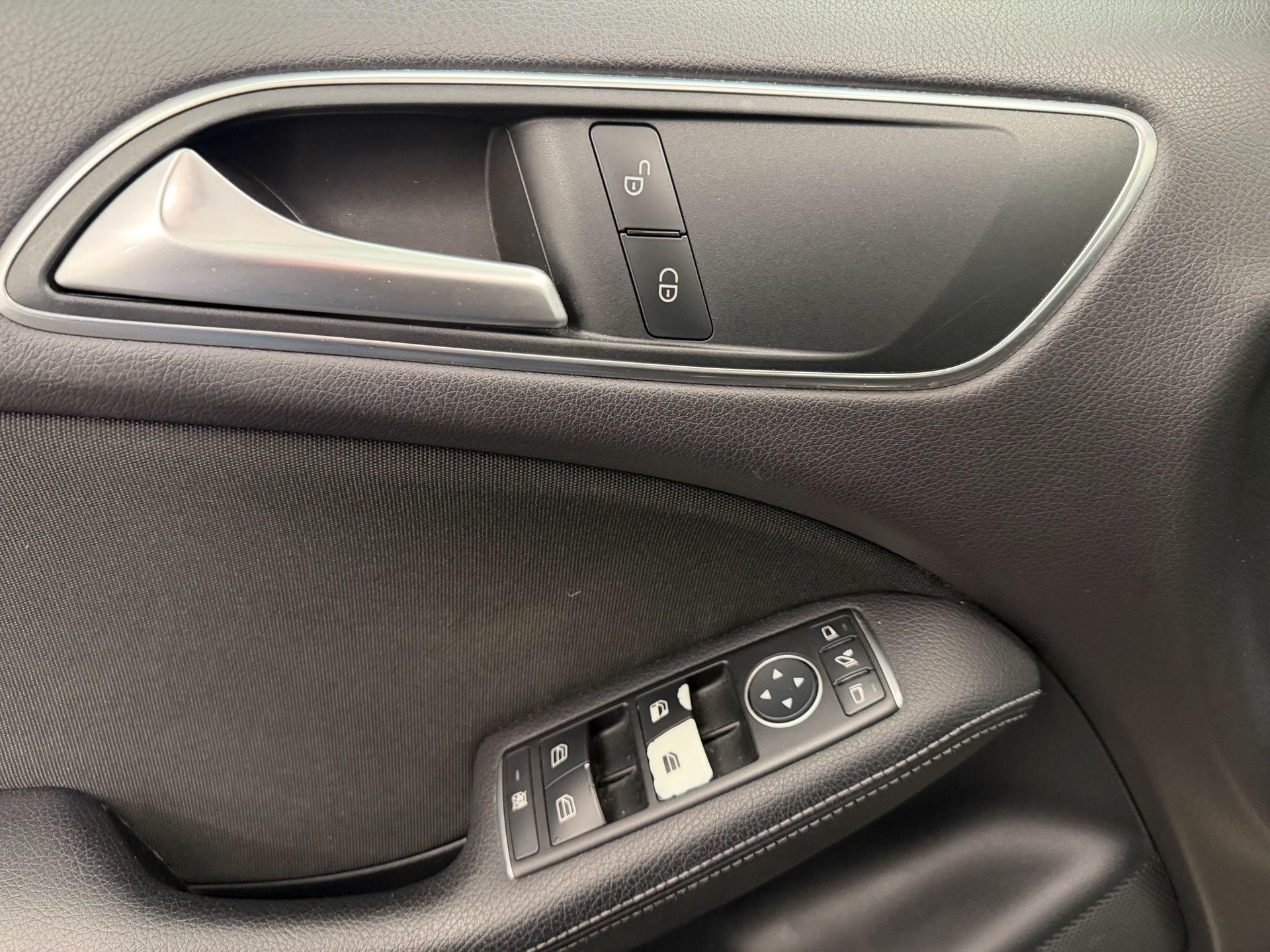 MERCEDES-BENZ B 180 d Style-image-14