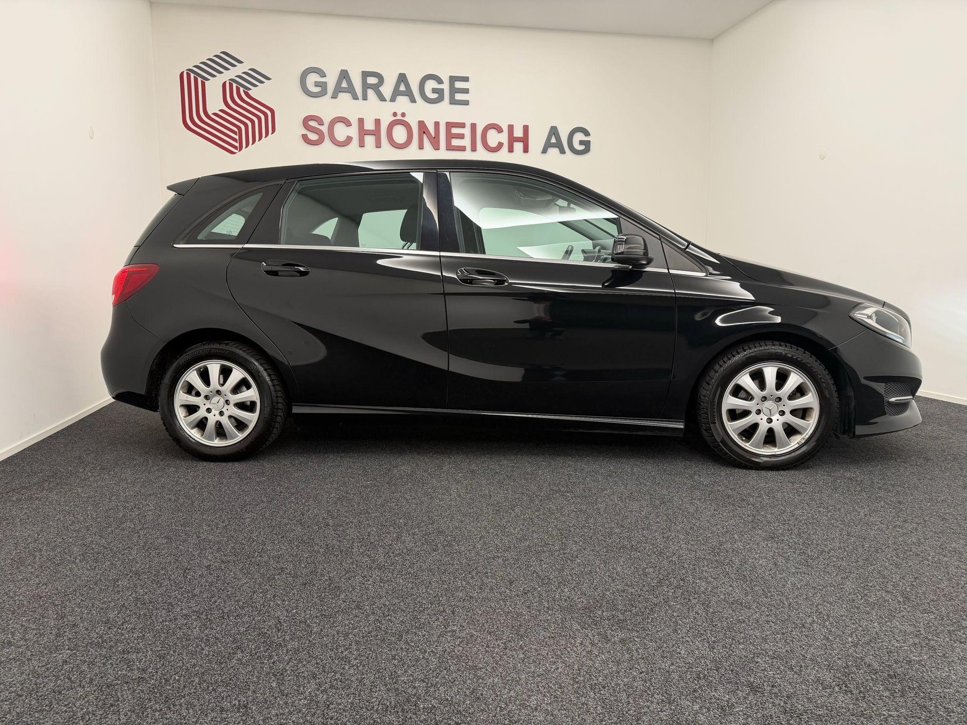 MERCEDES-BENZ B 180 d Style-showroom-element-3