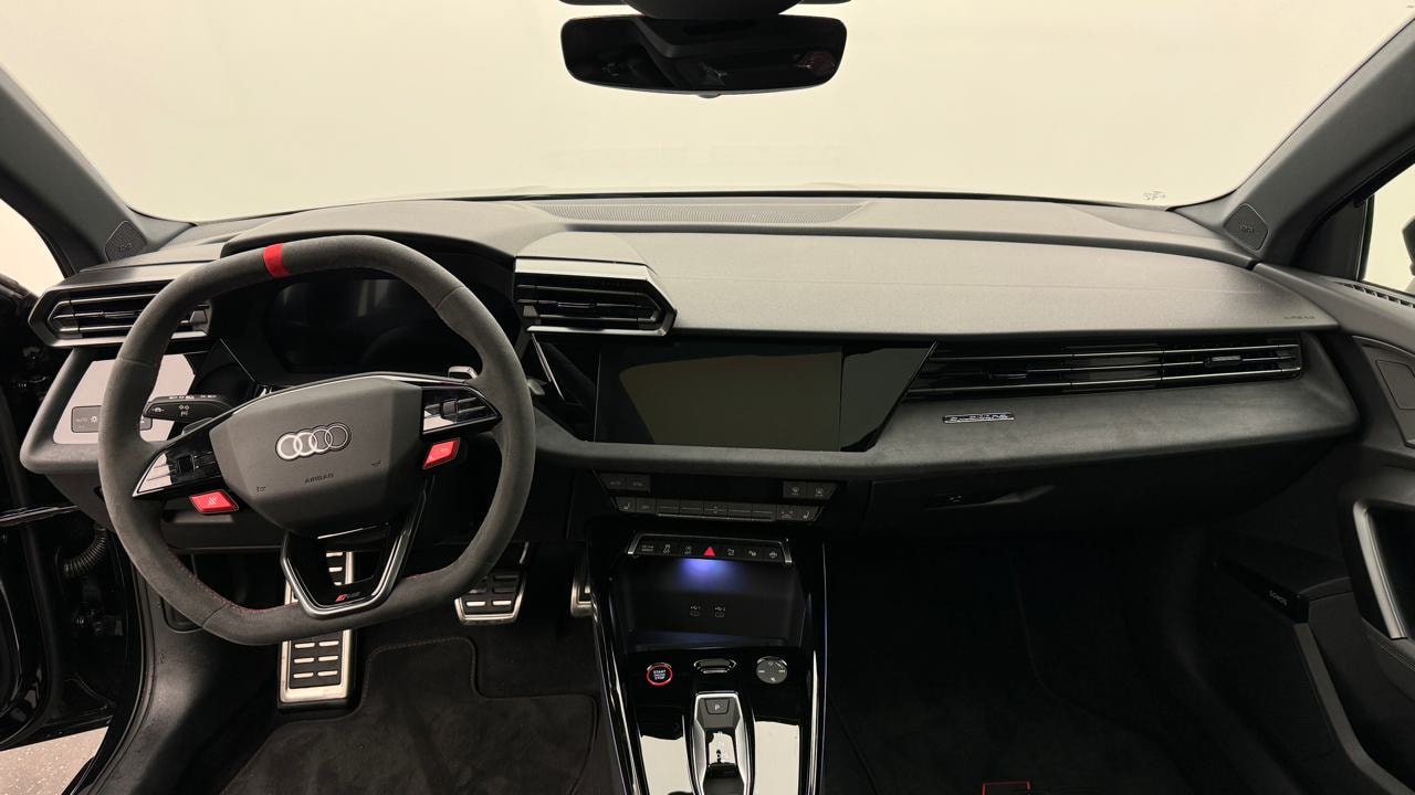 AUDI RS3 Limousine 2.5 TSI quattro S-tronic-image-5