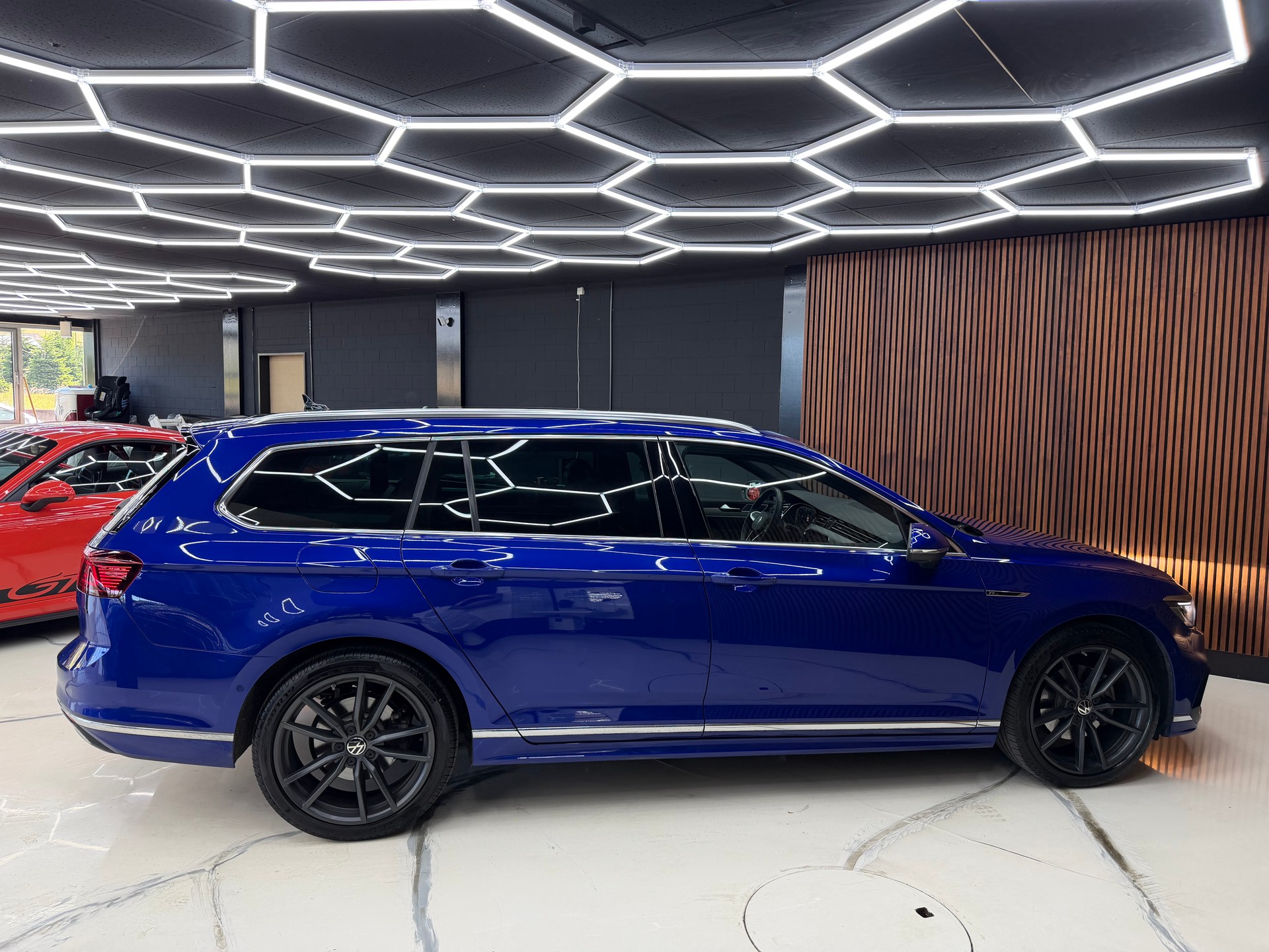 VW Passat 2.0 Diesel 4 Motion R-line-image-5