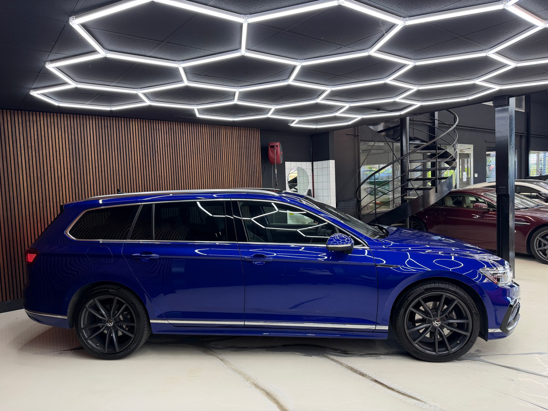 VW Passat 2.0 Diesel 4 Motion R-line-image-3