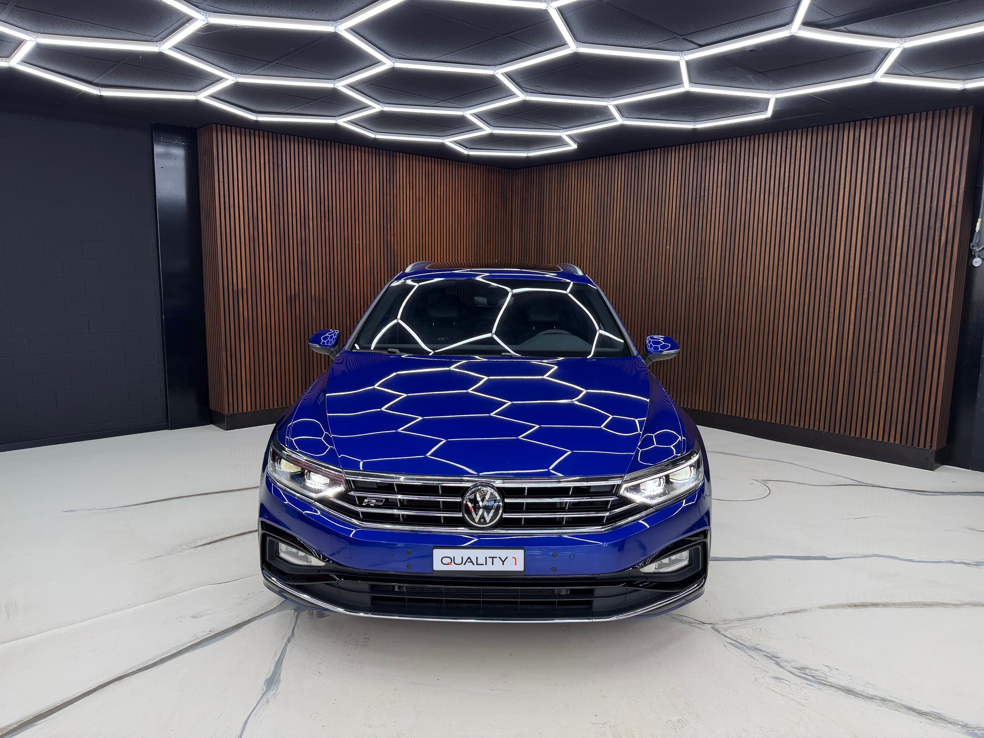 VW Passat 2.0 Diesel 4 Motion R-line-image-1