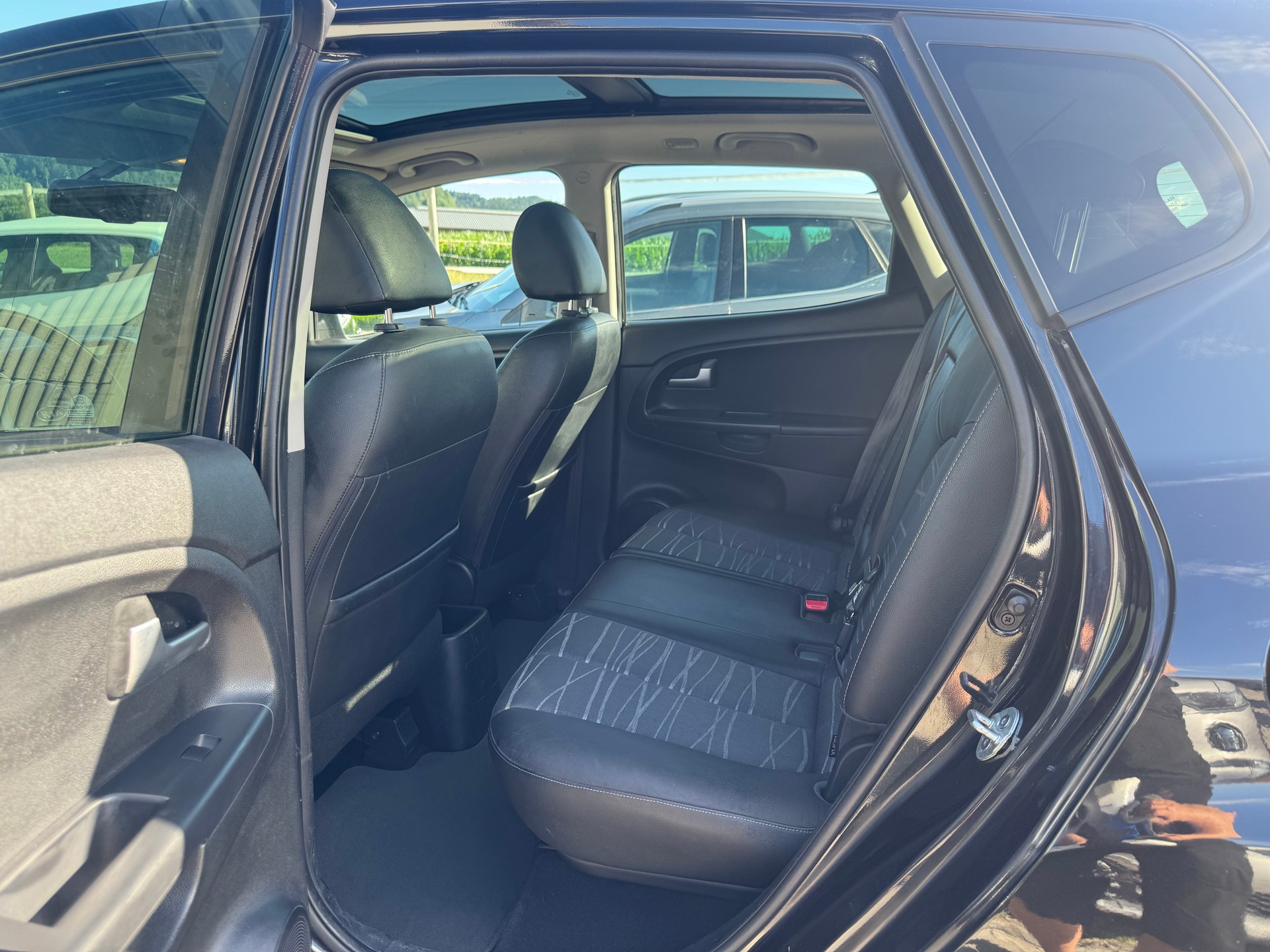 KIA Venga 1.6 CVVT Style Automatic-image-9