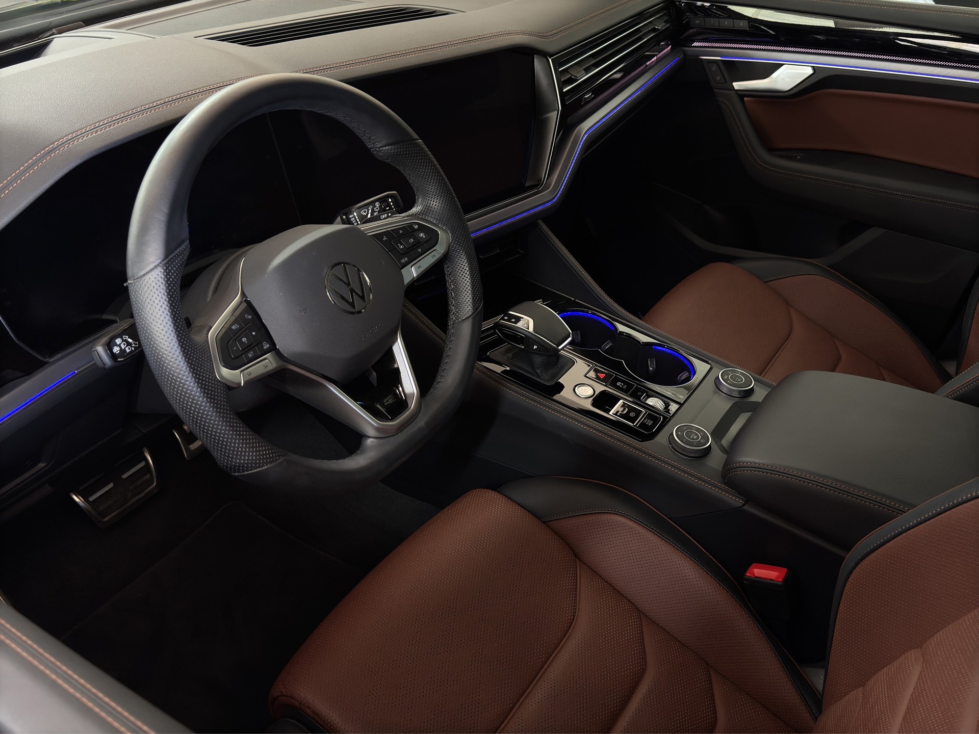 VW Touareg 3.0 TDI R-Line Tiptronic "5J.-Gar.-AHK-Luftfed.-Head Up-Pano-Standheizung"-image-12