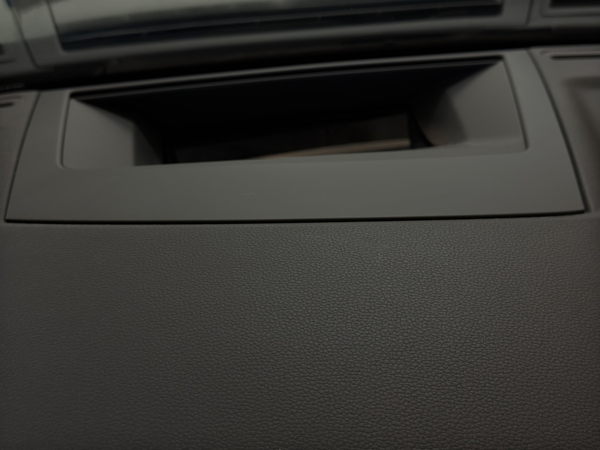 VW Touareg 3.0 TDI R-Line Tiptronic "5J.-Gar.-AHK-Luftfed.-Head Up-Pano-Standheizung"-image-24