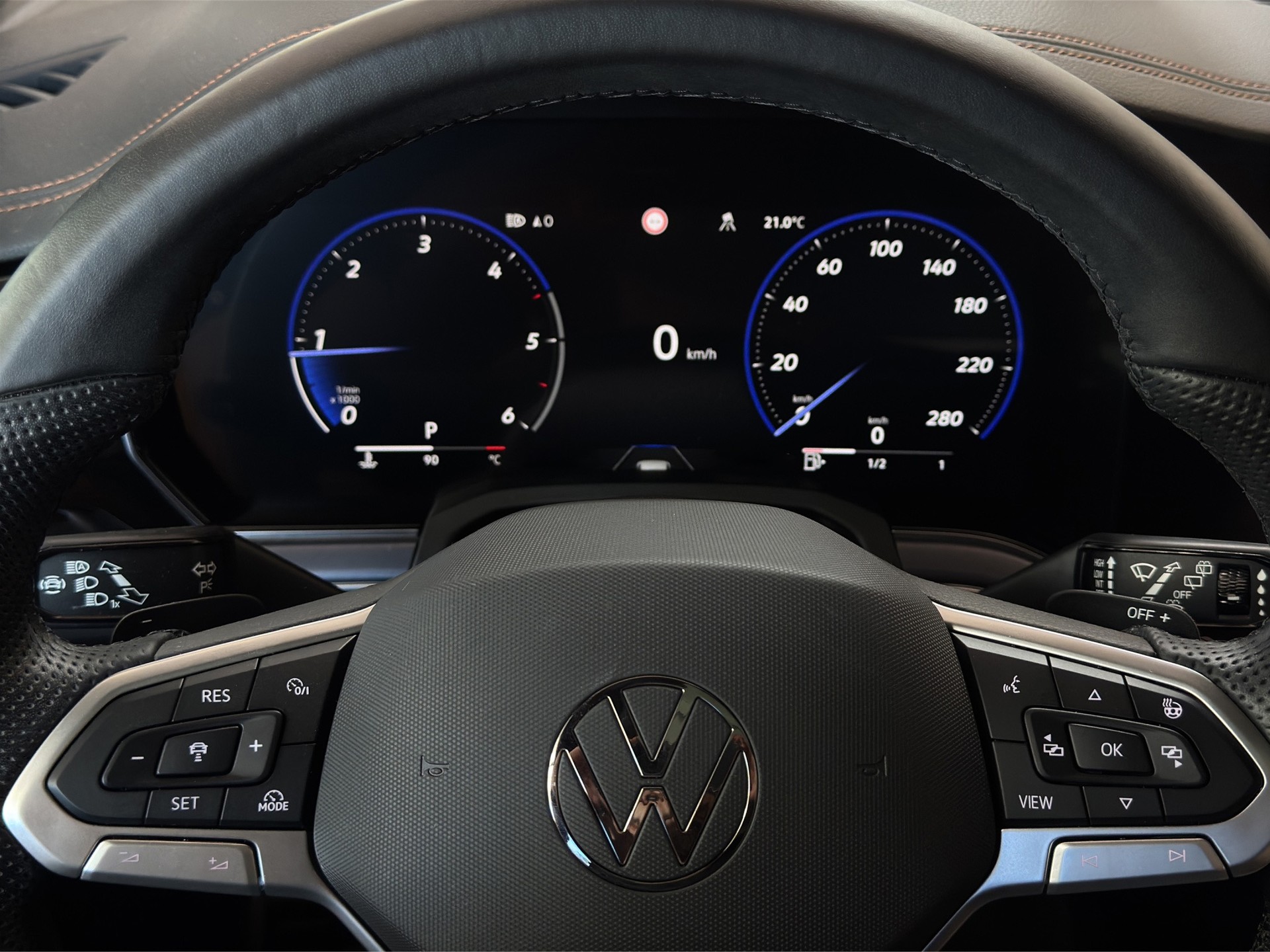 VW Touareg 3.0 TDI R-Line Tiptronic "5J.-Gar.-AHK-Luftfed.-Head Up-Pano-Standheizung"-image-14