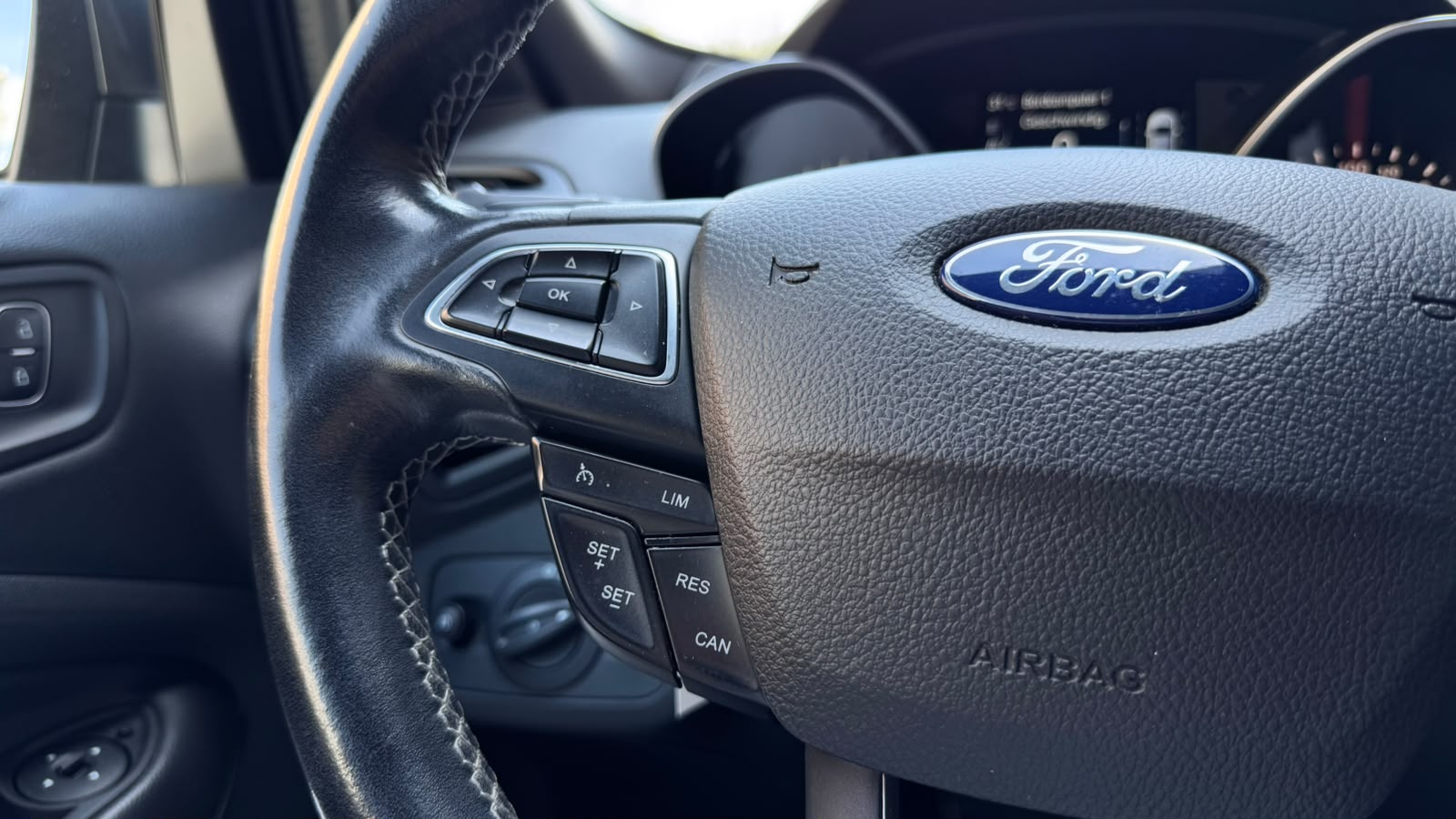 FORD Kuga 2.0 TDCi ST Line 4WD PowerShift-image-10