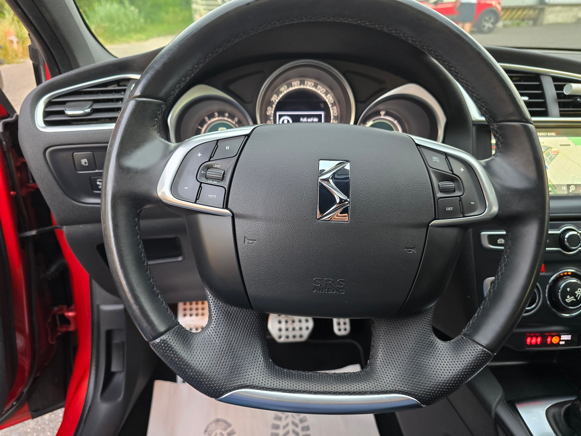 DS AUTOMOBILES DS 4 1.6 THP Sport Chic Automatic-image-18