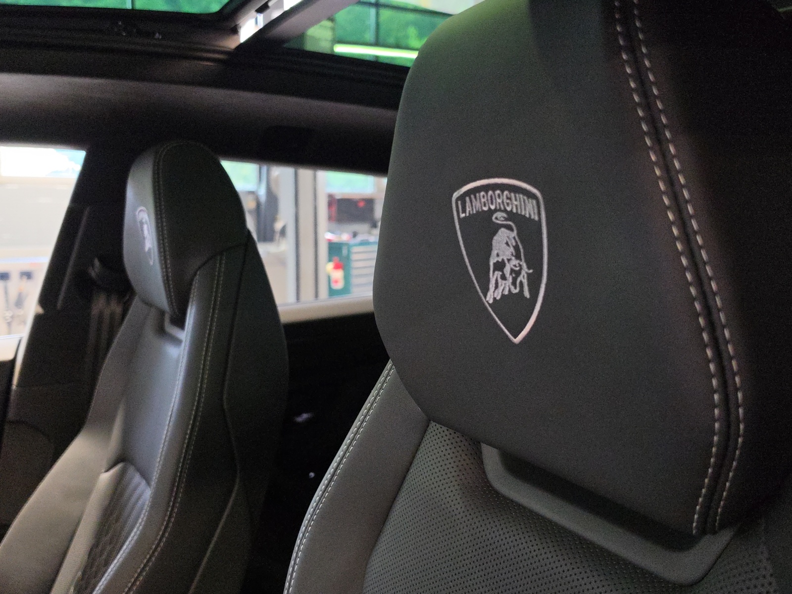 LAMBORGHINI Urus SE-image-21