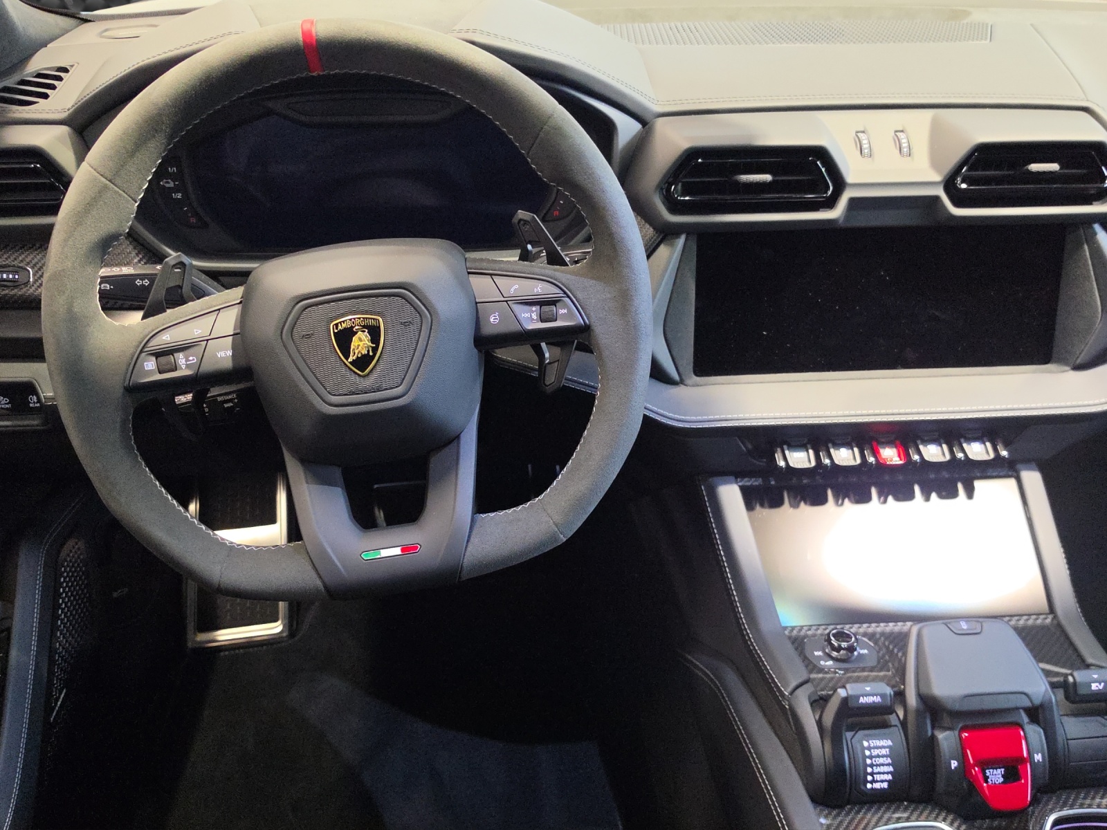 LAMBORGHINI Urus SE-image-15