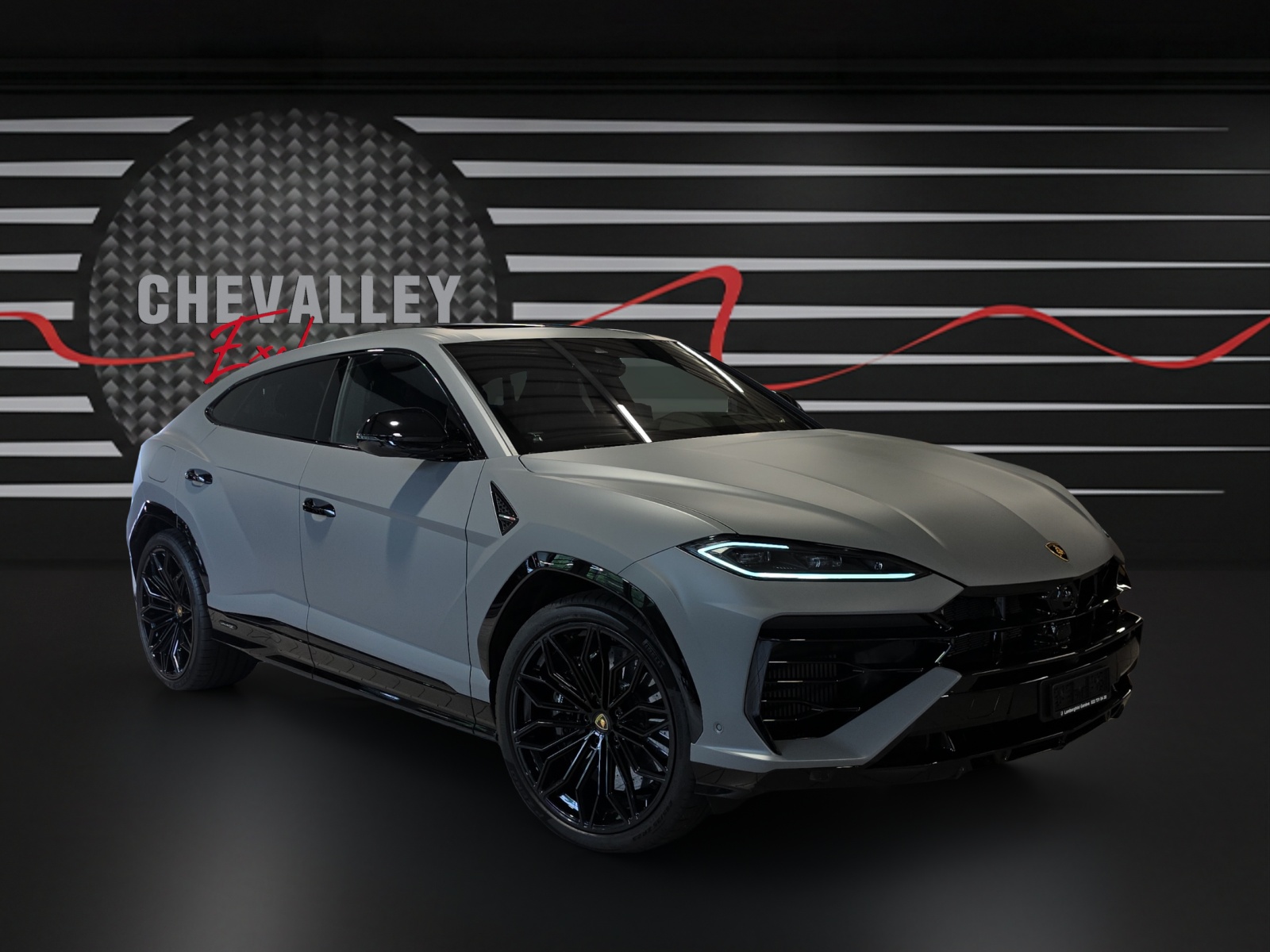 LAMBORGHINI Urus SE-showroom-element-2