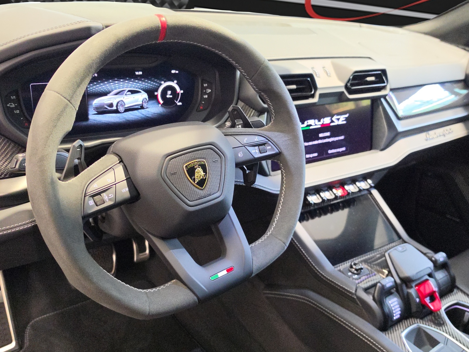 LAMBORGHINI Urus SE-image-11