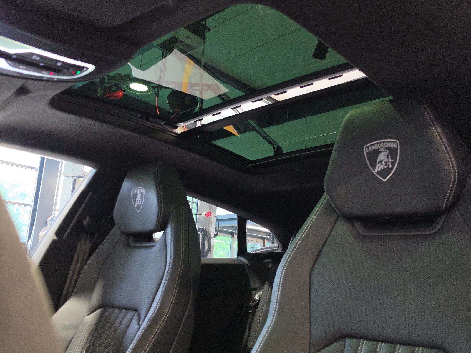 LAMBORGHINI Urus SE-image-20