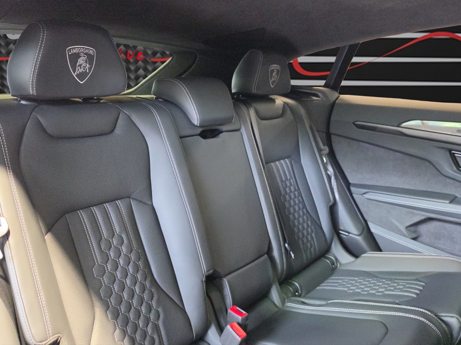 LAMBORGHINI Urus SE-image-9