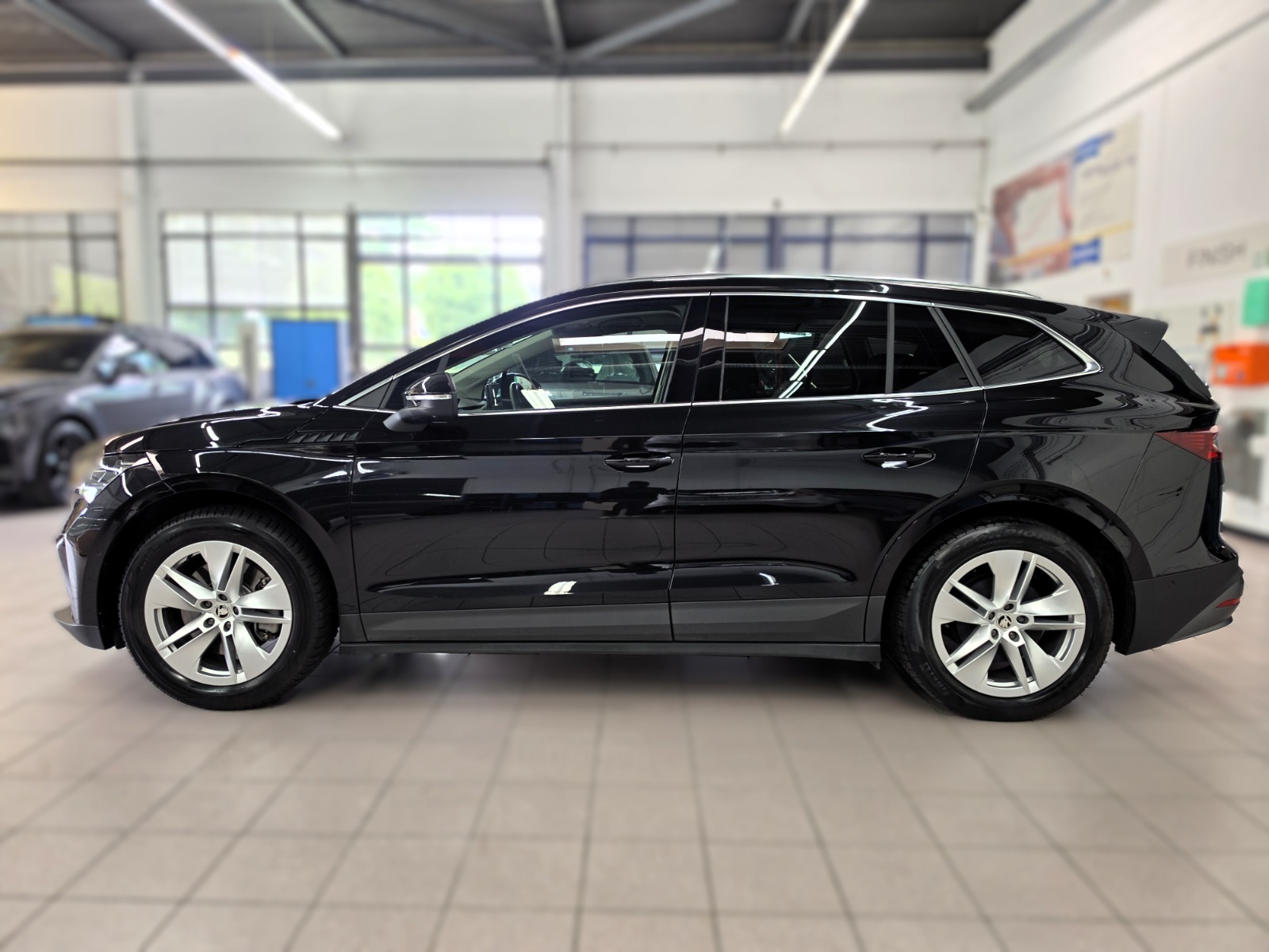 SKODA Enyaq 85-showroom-element-1