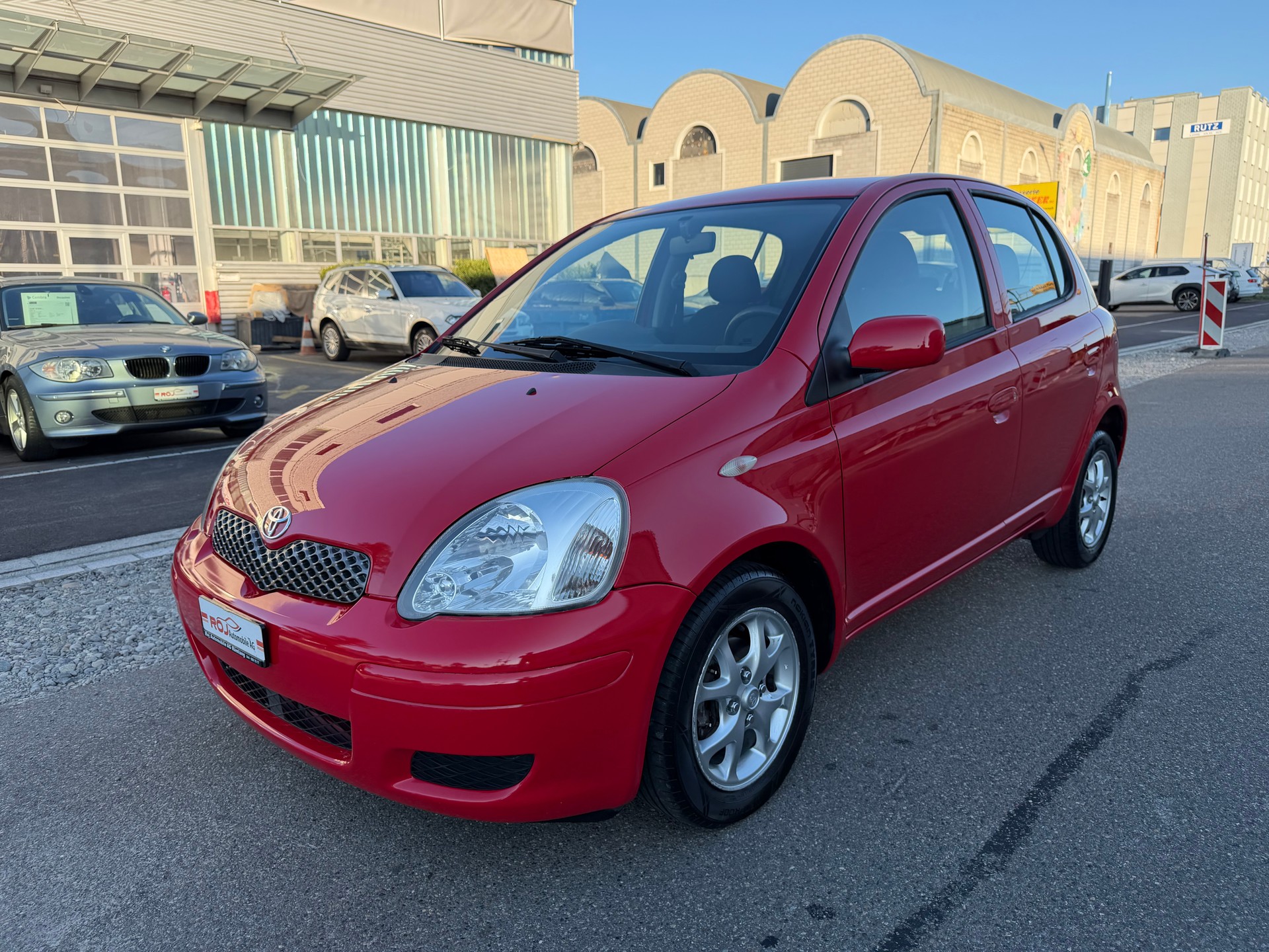 TOYOTA Yaris 1.3 Linea Sol-showroom-element-1